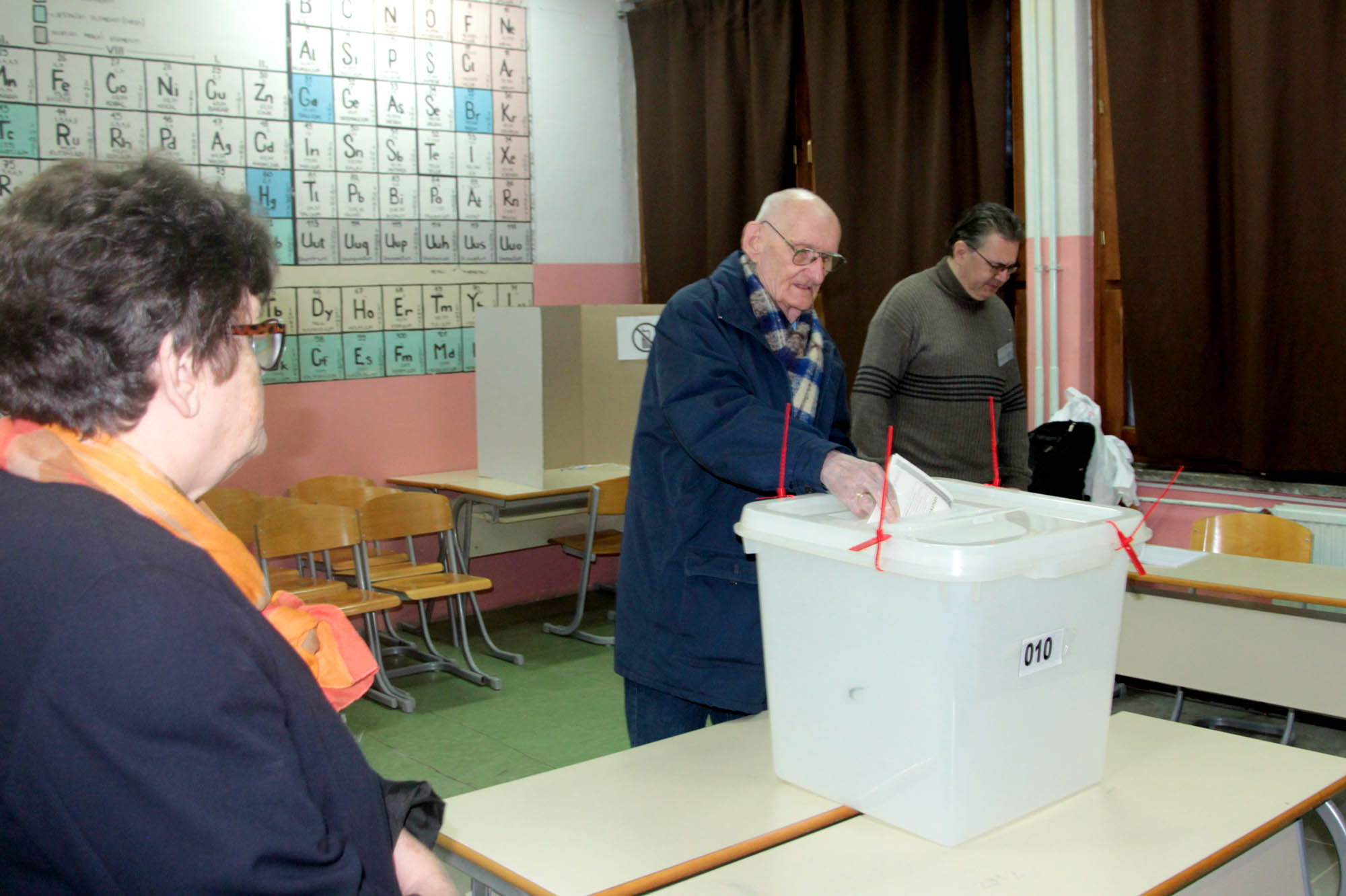 U šest gradova i opština u BiH danas se održavaju prijevremeni lokalni izbori