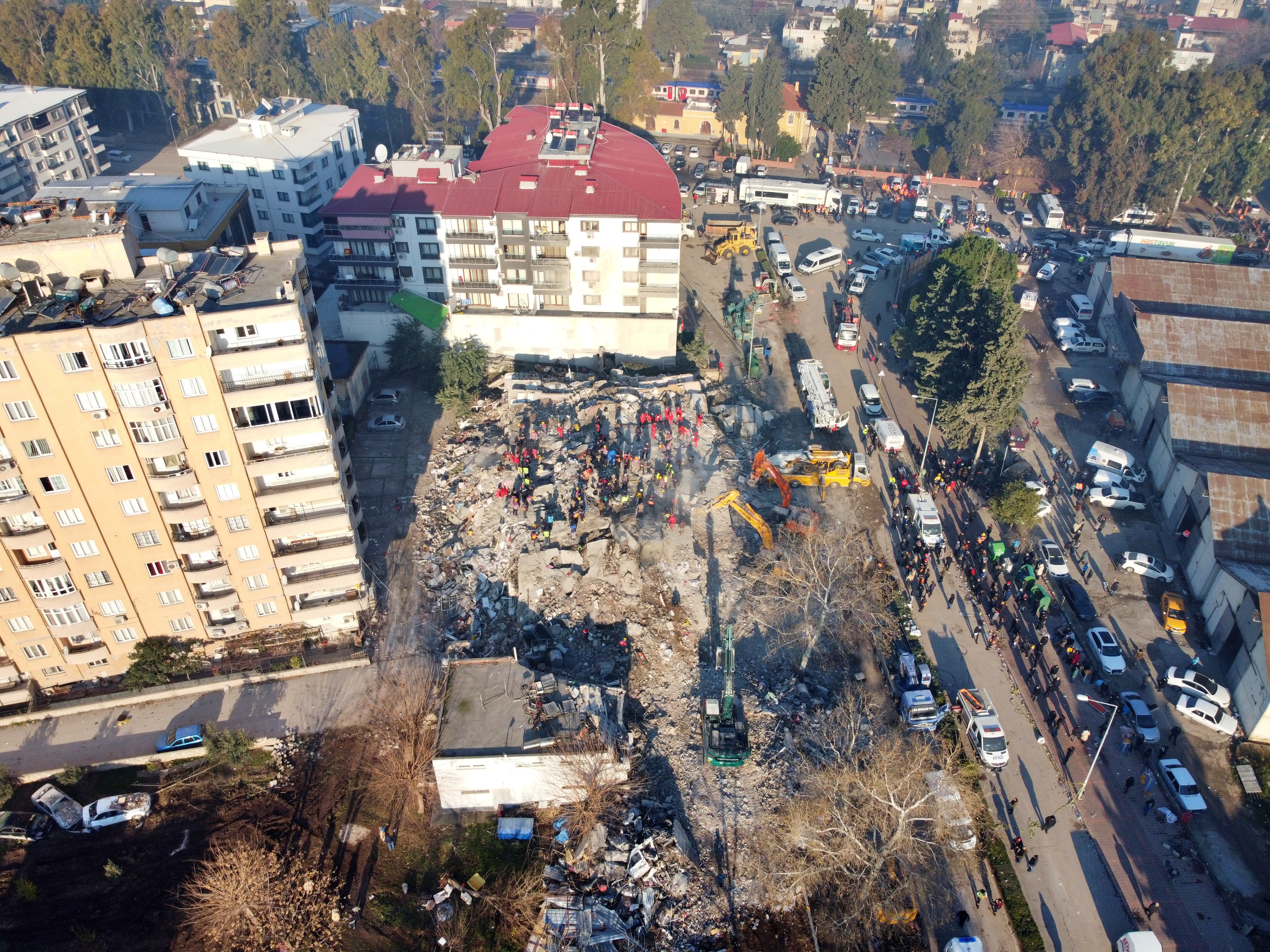Broj poginulih u snažnim zemljotresima u Turkiye povećan na 7.108 - Osmaniye