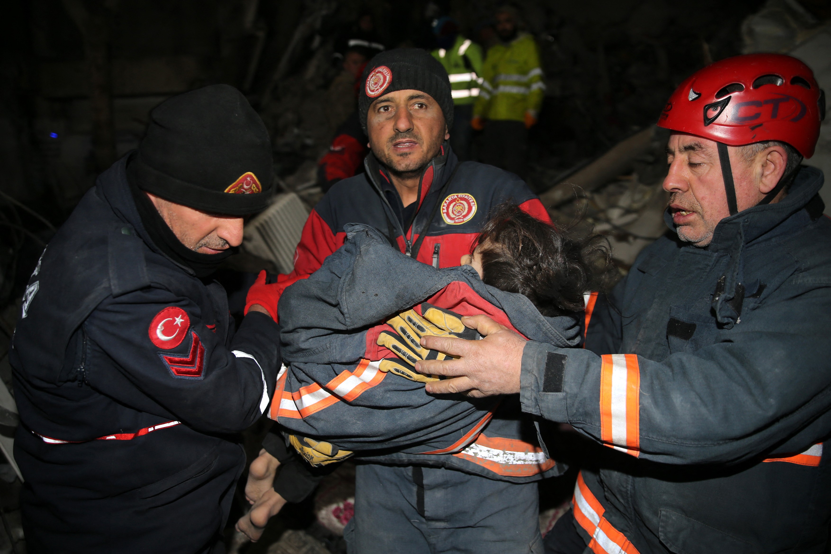 Family of 3 rescued from rubble 73 hours after quakes hit southern Turkiye