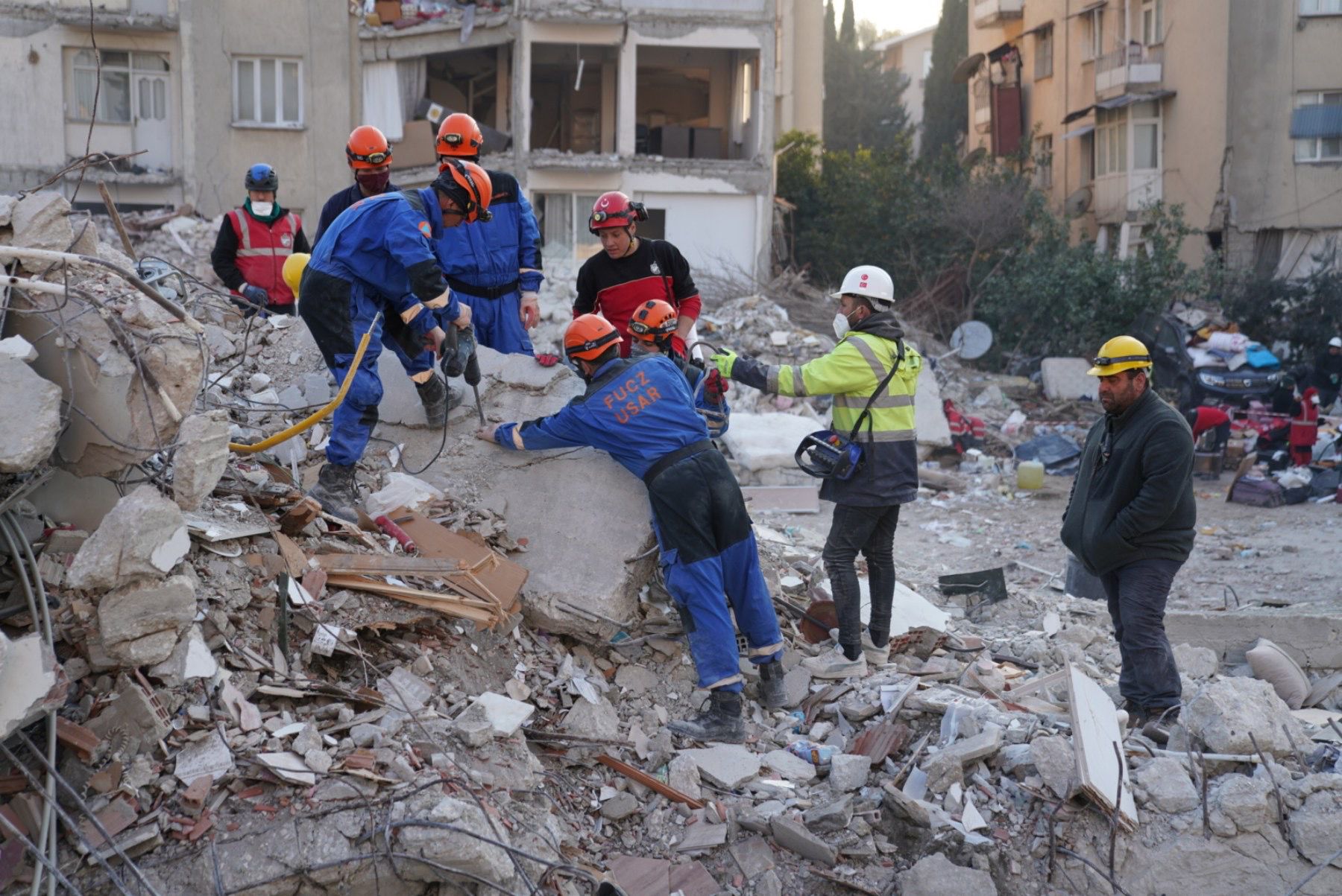 Specijalizirani tim FUCZ-a traga za 150 osoba ispod ruševina u Hatayu