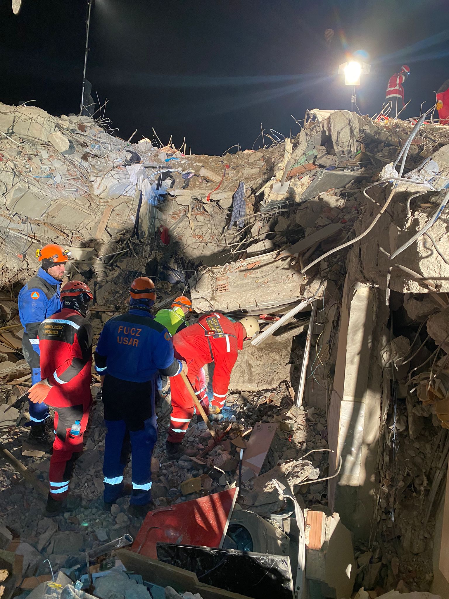 Specijalizirani tim FUCZ-a traga za 150 osoba ispod ruševina u Hatayu