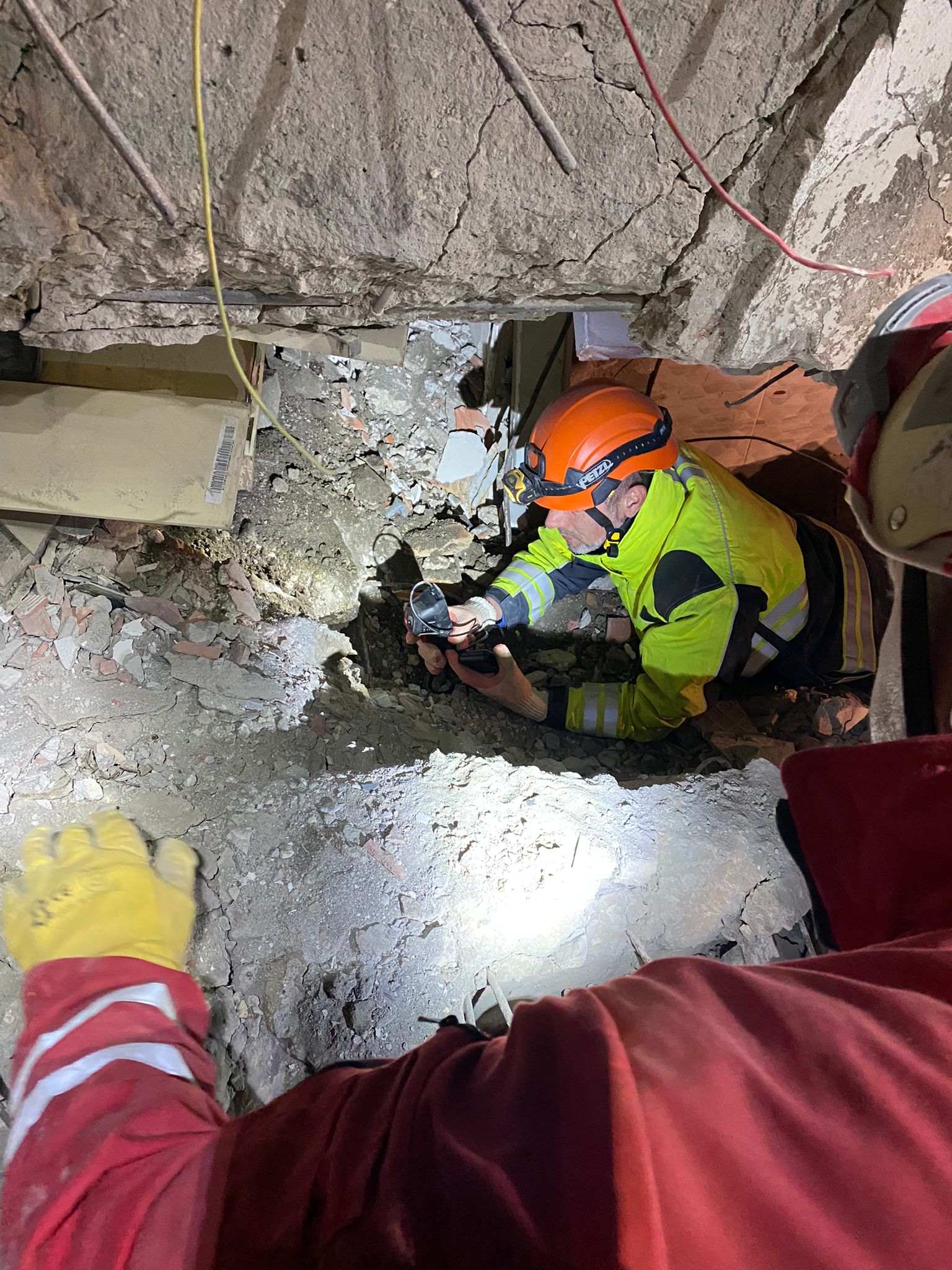 Specijalizirani tim FUCZ-a traga za 150 osoba ispod ruševina u Hatayu