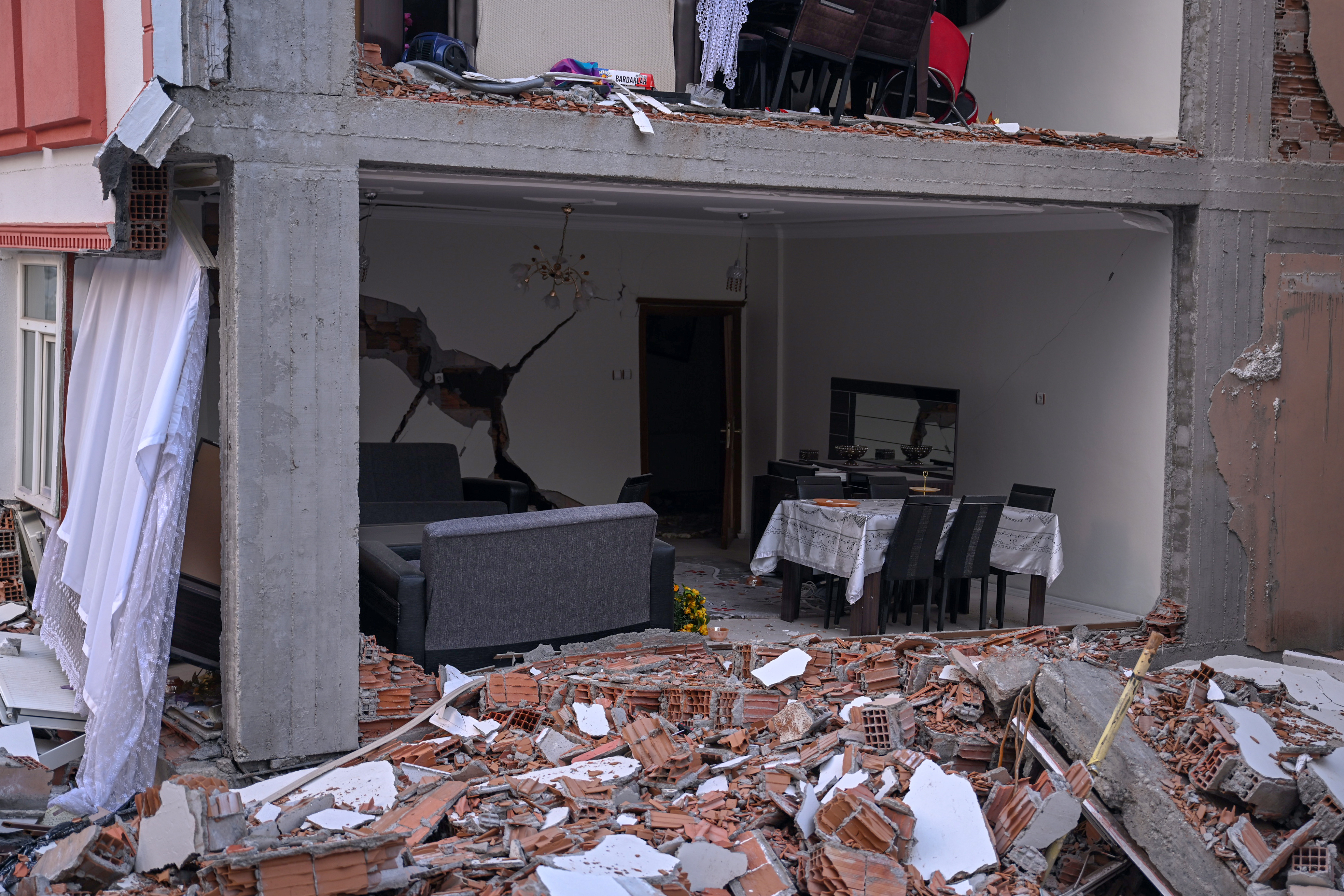 Jezivi prizori iz turskog Adiyamana nakon razornog zemljotresa