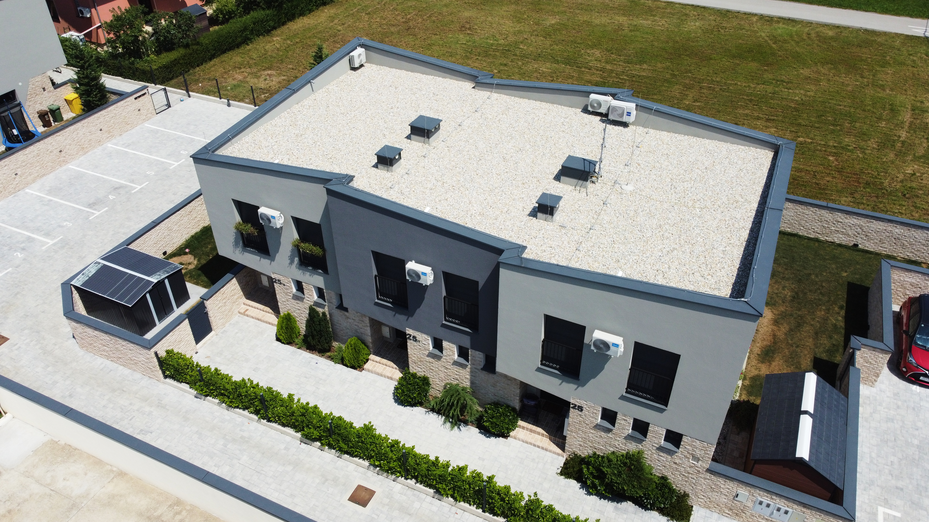 Kuće u nizu Dugo Selo