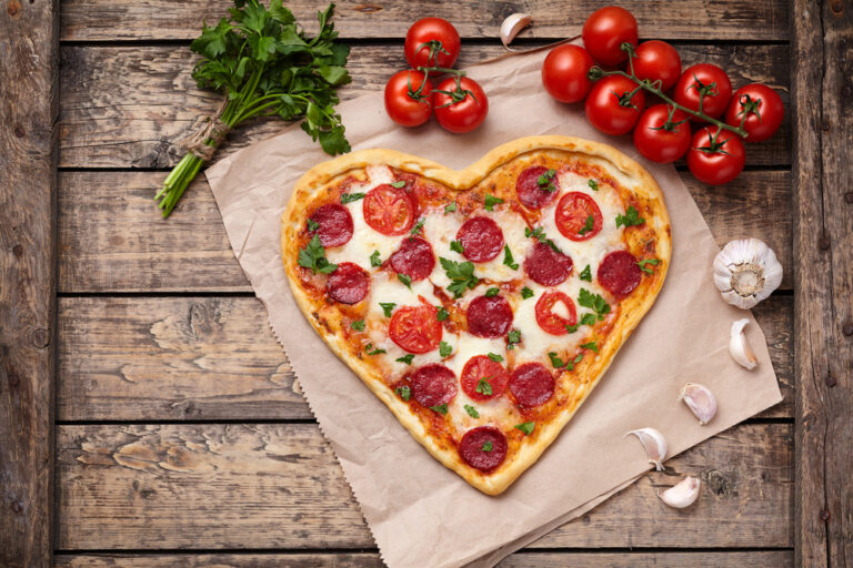 Pizza,Heart,Shaped,With,Pepperoni,,Tomatoes,,Mozzarella,,Garlic,And,Parsley
