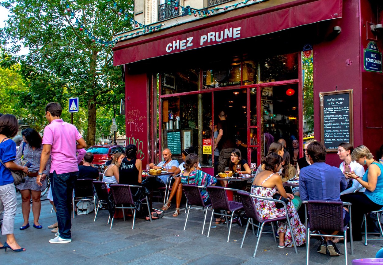Paris, France, Young People Sharing Drinks in French Bistro Café Restaurant "Café Prune", in the Canal Saint Martin Area,