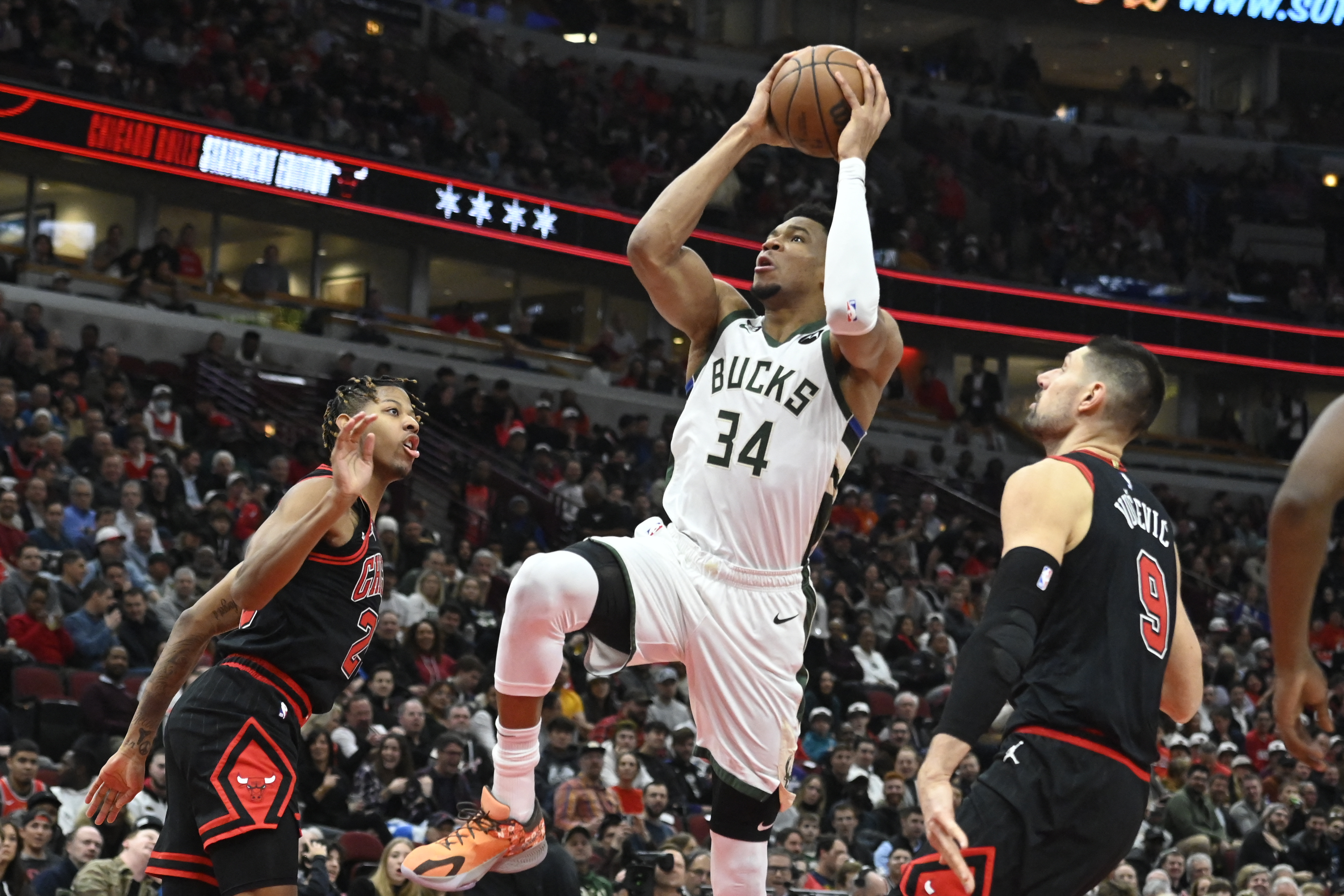 NBA: Milwaukee Bucks at Chicago Bulls
