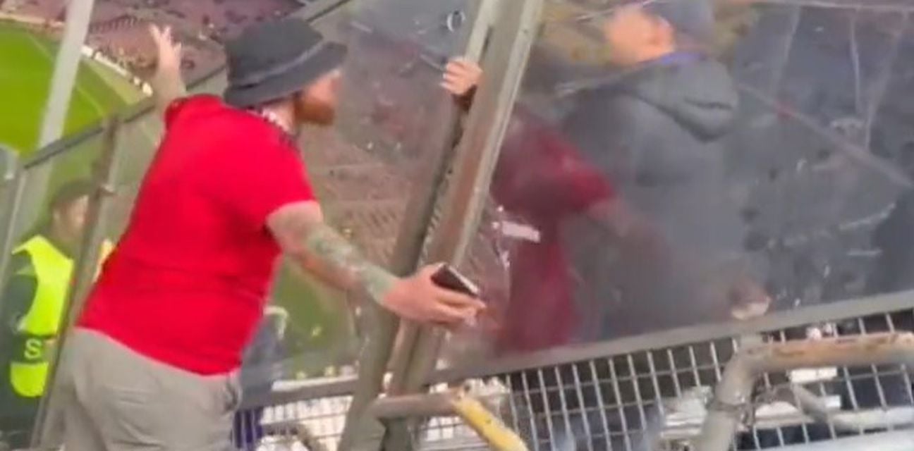 62482550-engleski-navijac