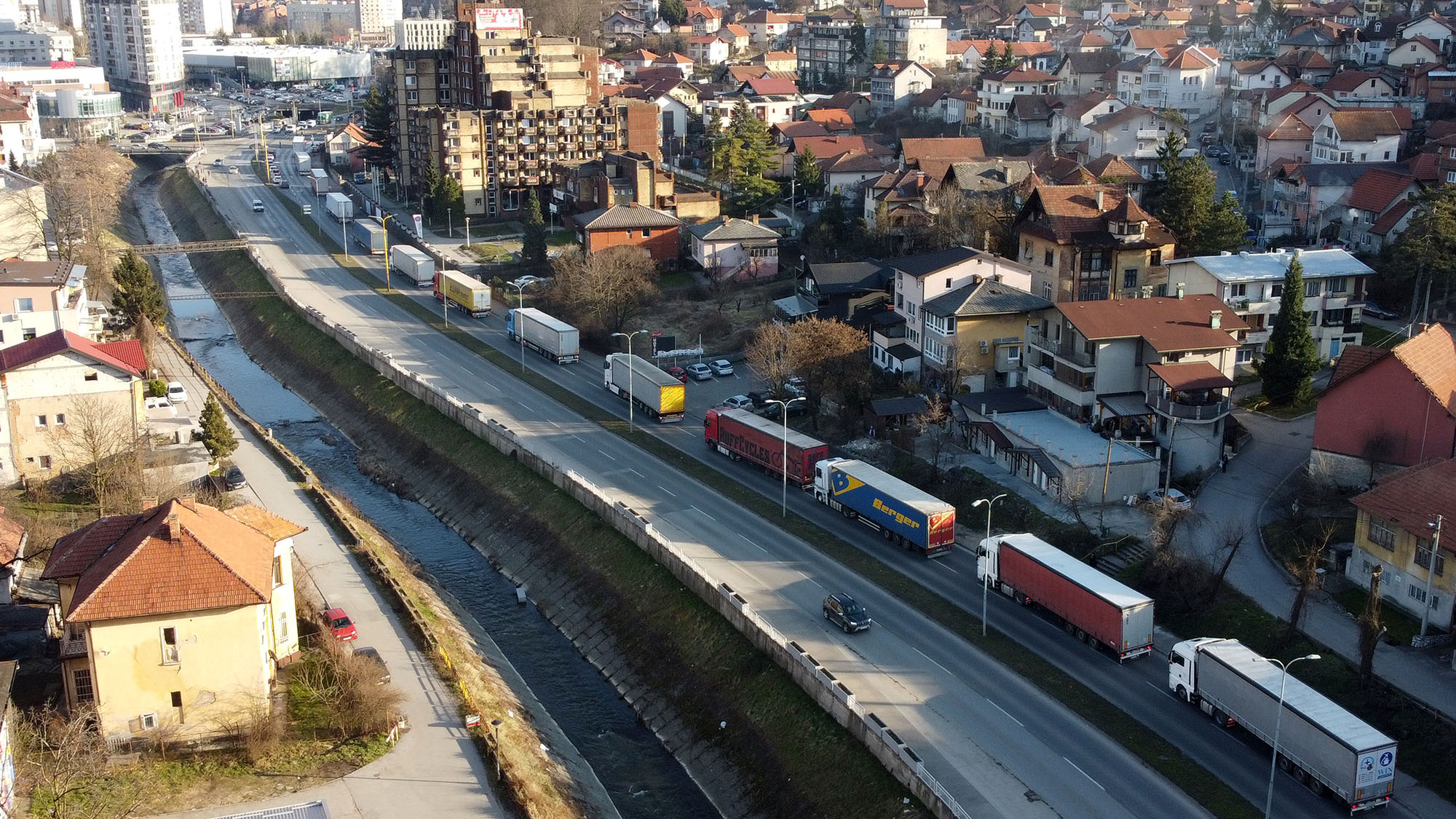 BiH: Dvadeset šlepera pomoći iz Tuzle krenulo prema Turkiye i Siriji