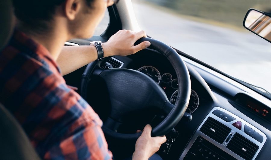 1656332974-driving-2934477_1920-900x531
