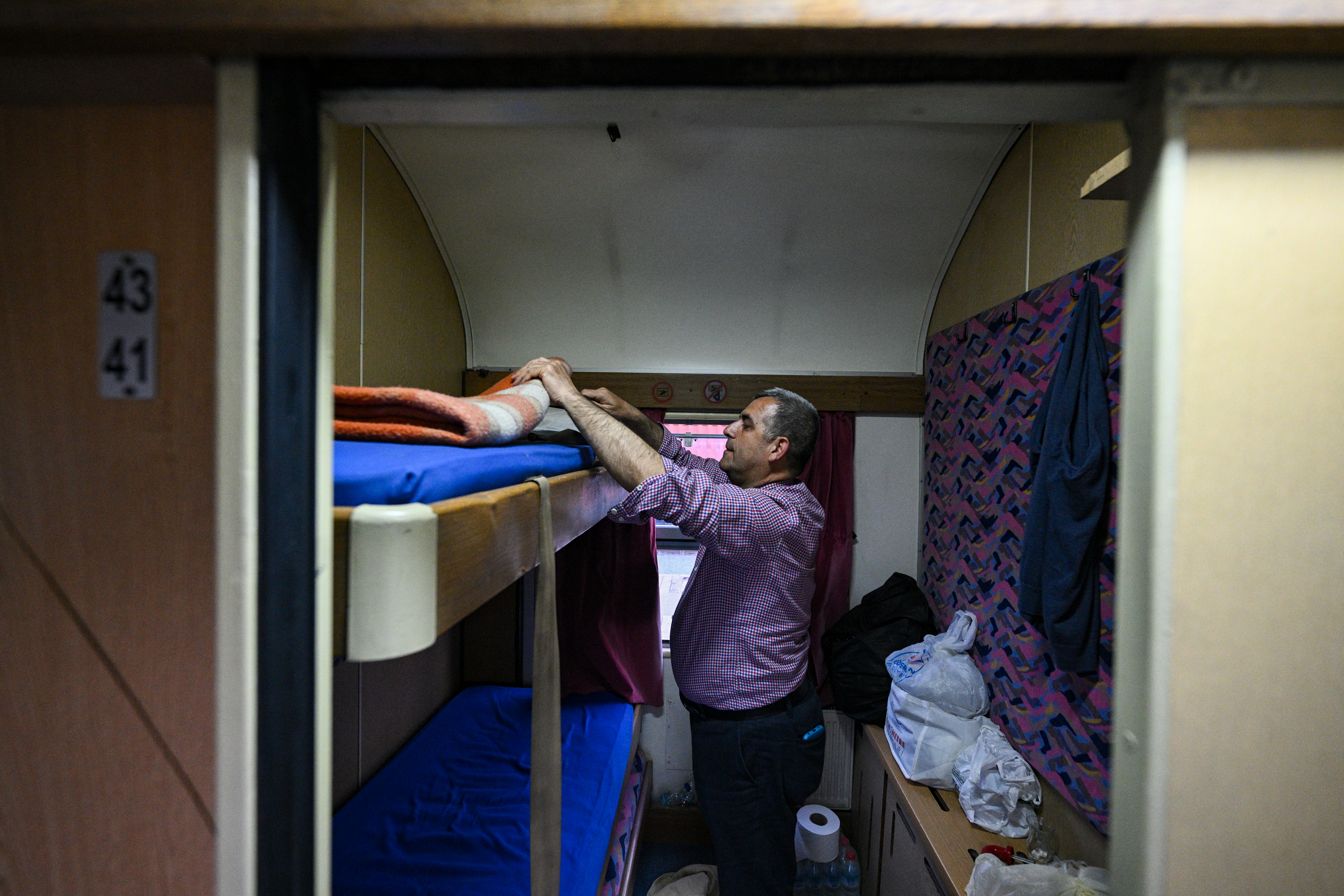 Voz pretvoren u privremeni smještaj za skoro 1.000 preživjelih u zemljotresu u Hatayu