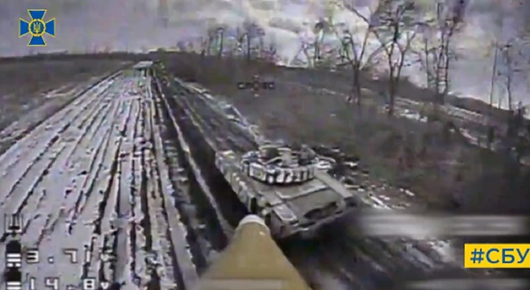 dron unistava ruski tenk