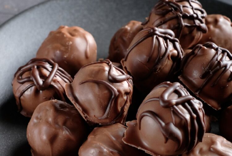 Chocolate,Homemade,Truffle,Sweets,At,Dark,Background