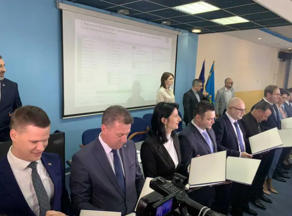 tuzlanski kanton vlada