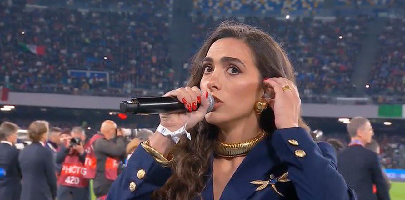 62508775-pjevacica-na-utakmici-italija-engleska