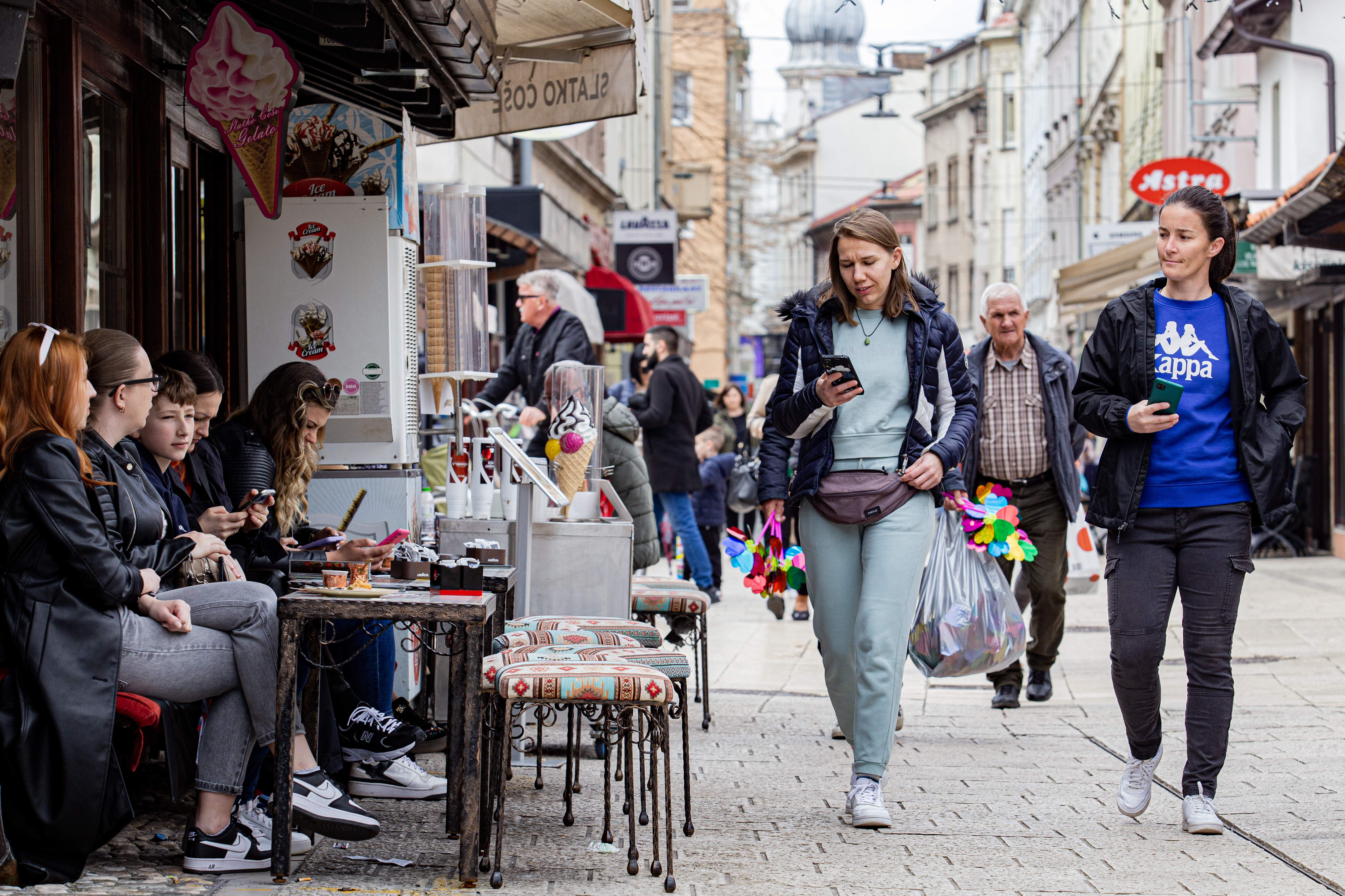 Sarajevo: Turisti iskoristili lijepo vrijeme za posjetu Baščaršiji, uživaju obilazeći znamenitosti
