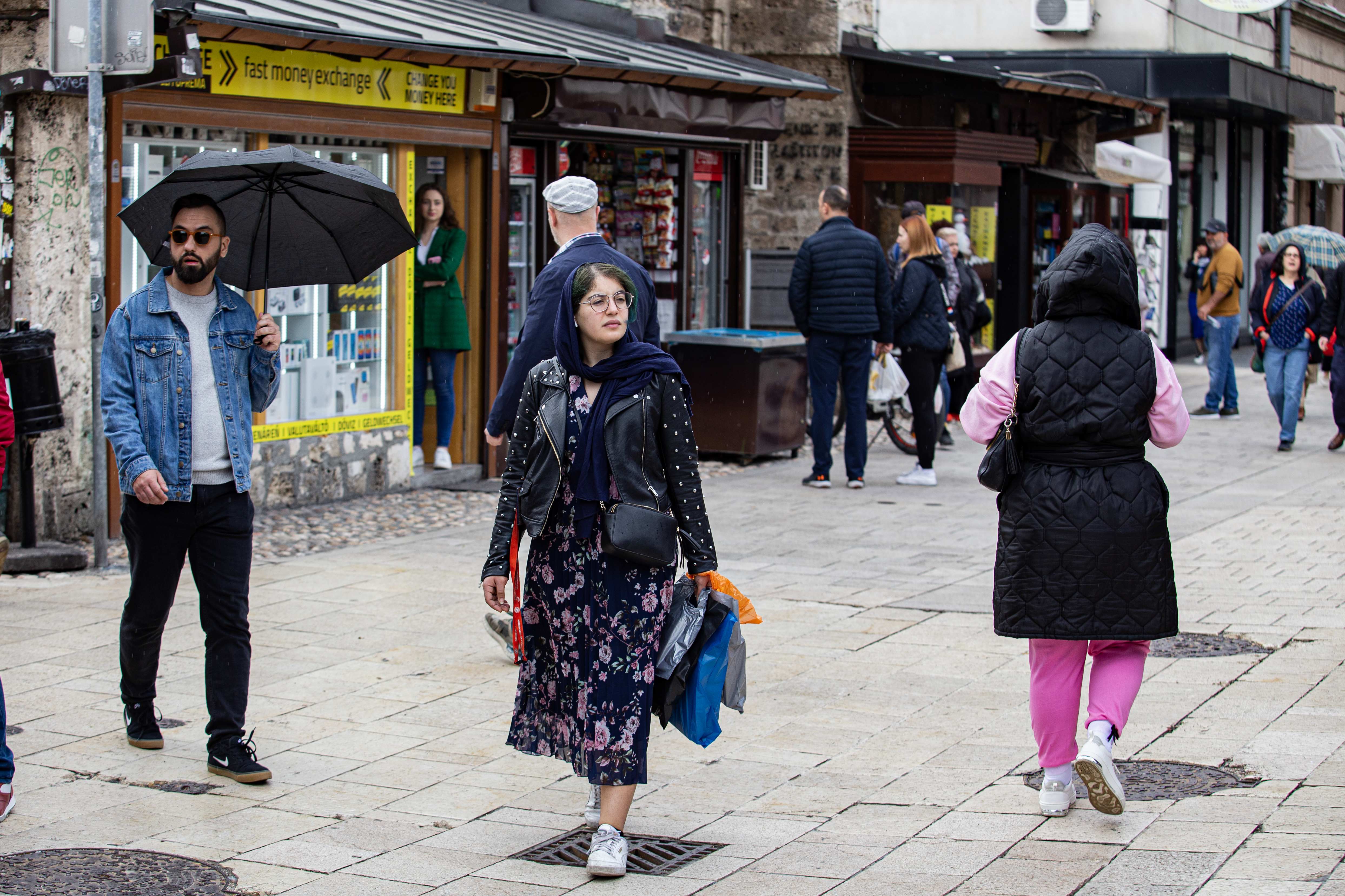 Sarajevo: Turisti iskoristili lijepo vrijeme za posjetu Baščaršiji, uživaju obilazeći znamenitosti