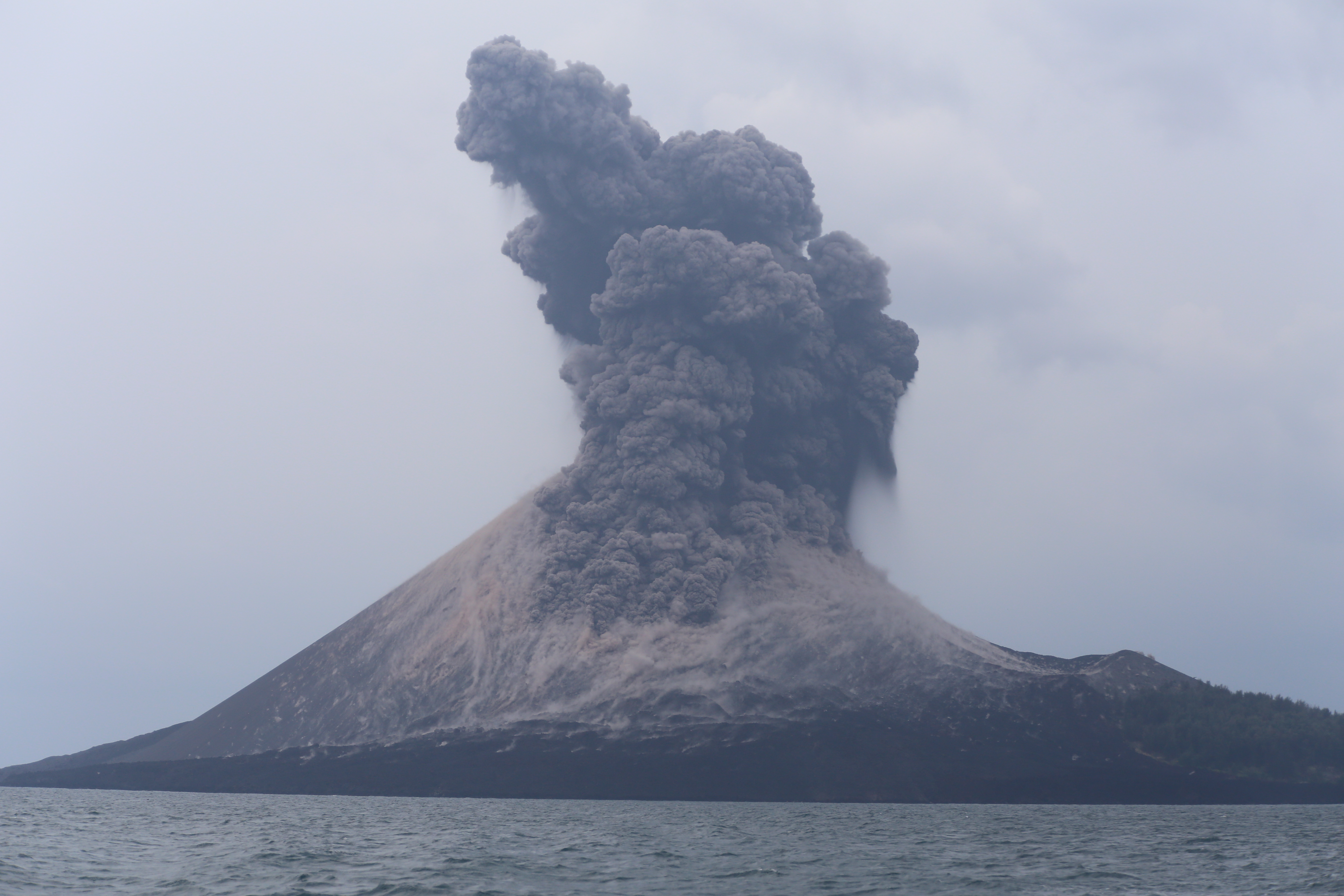 Eruption,Of,Anak,Krakatau,Island,At,Lampung,Regency,Of,Indonesia