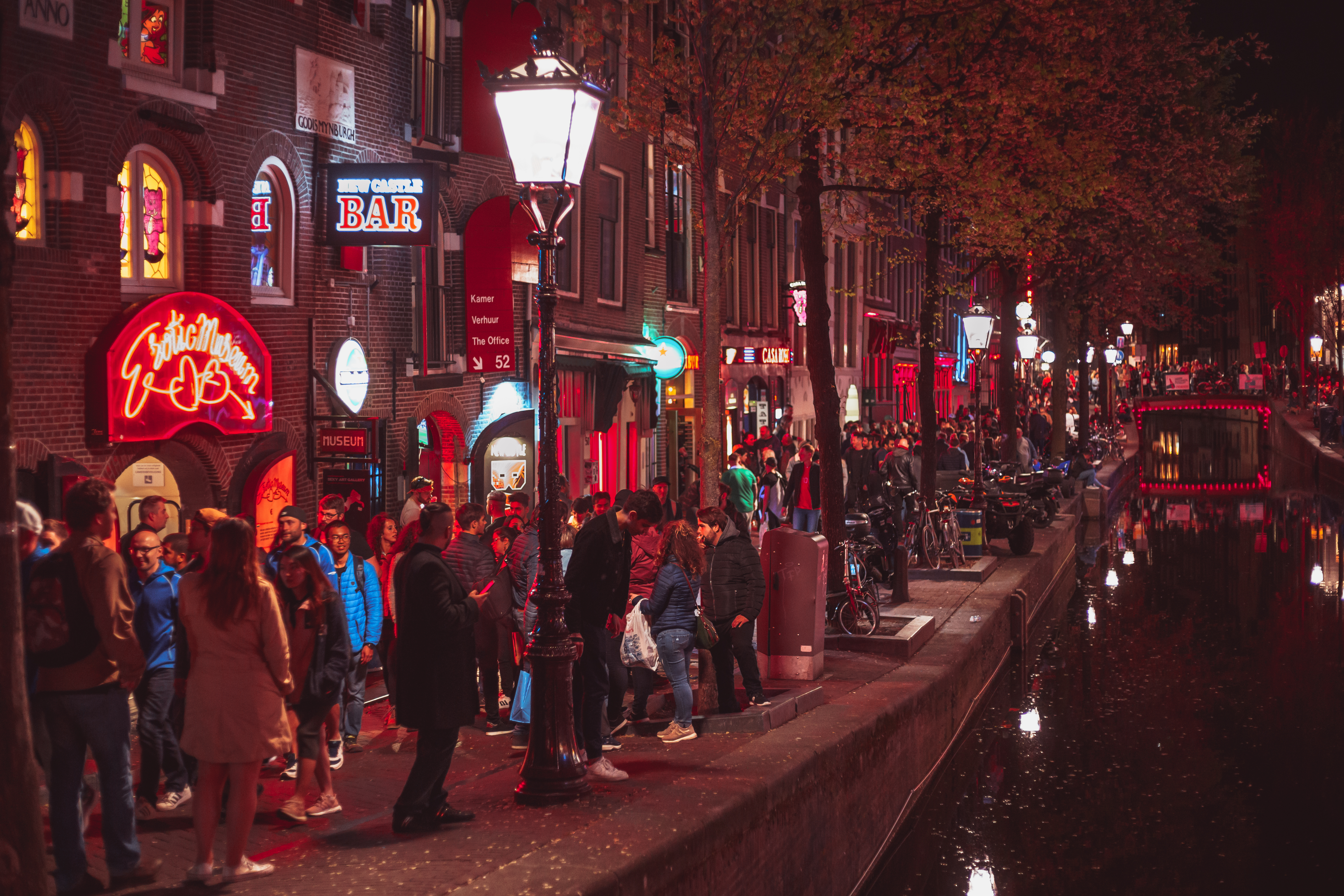 Amsterdam,netherlands-29,April,2019:,Crowd,Of,International,Tourists,Walking,On,Streets,Of