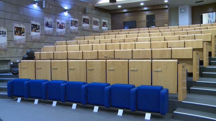 1674504416-federalni-parlament-750x422