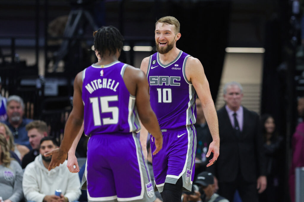 1680157294-2023-03-25T050555Z_632142903_MT1USATODAY20314133_RTRMADP_3_NBA-PHOENIX-SUNS-AT-SACRAMENTO-KINGS-1024x683.jpg