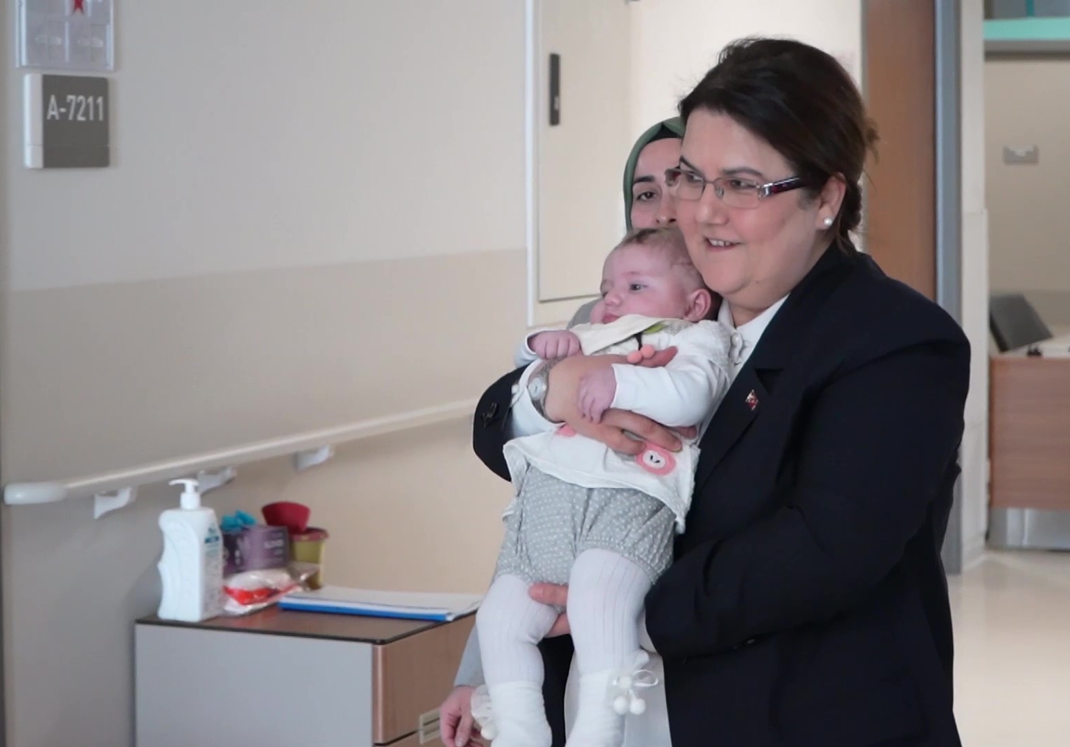 Turkiye: Beba 54 dana nakon zemljotresa ponovo s majkom