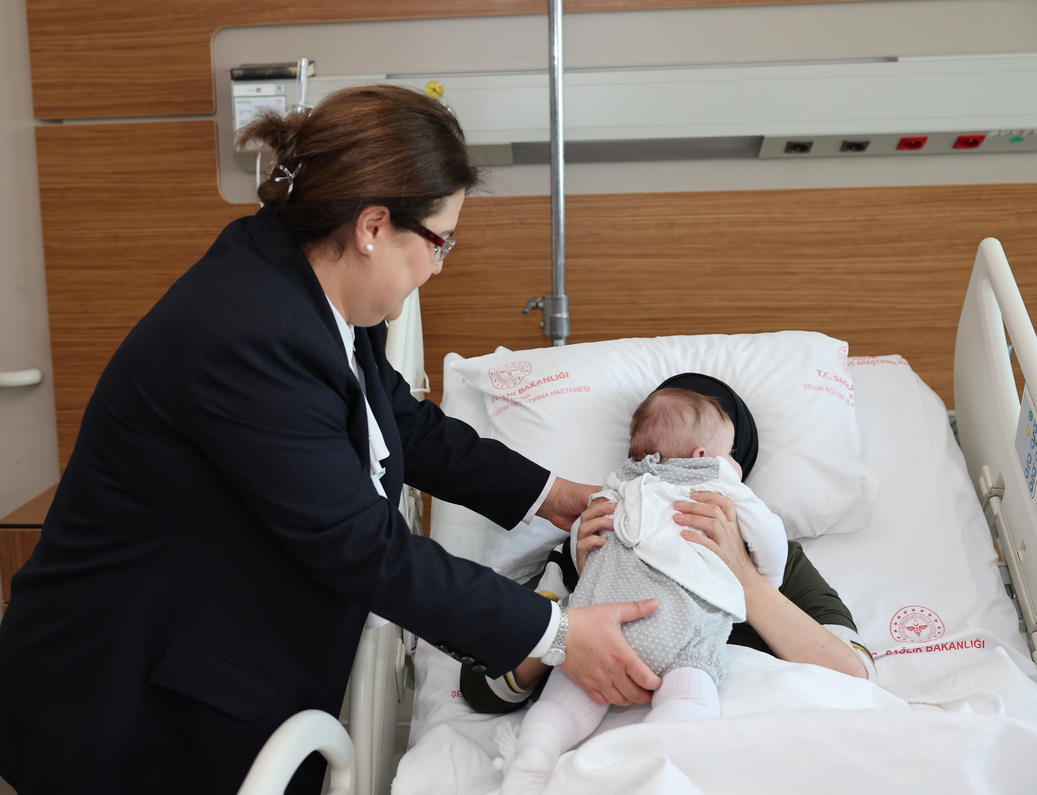 Turkiye: Beba 54 dana nakon zemljotresa ponovo s majkom