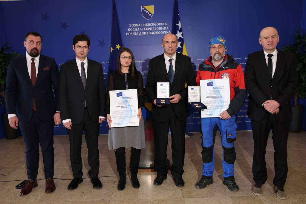 l_6bfde46e4e04b6f28fbf8d50d74322c9