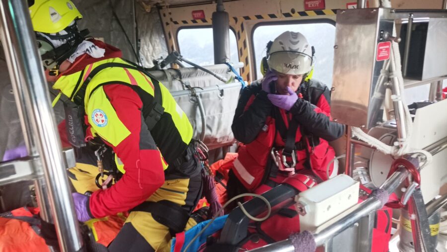 1681046729-lavina-slovenija-4