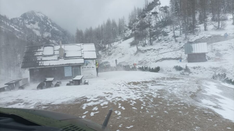 1681046740-lavina-slovenija