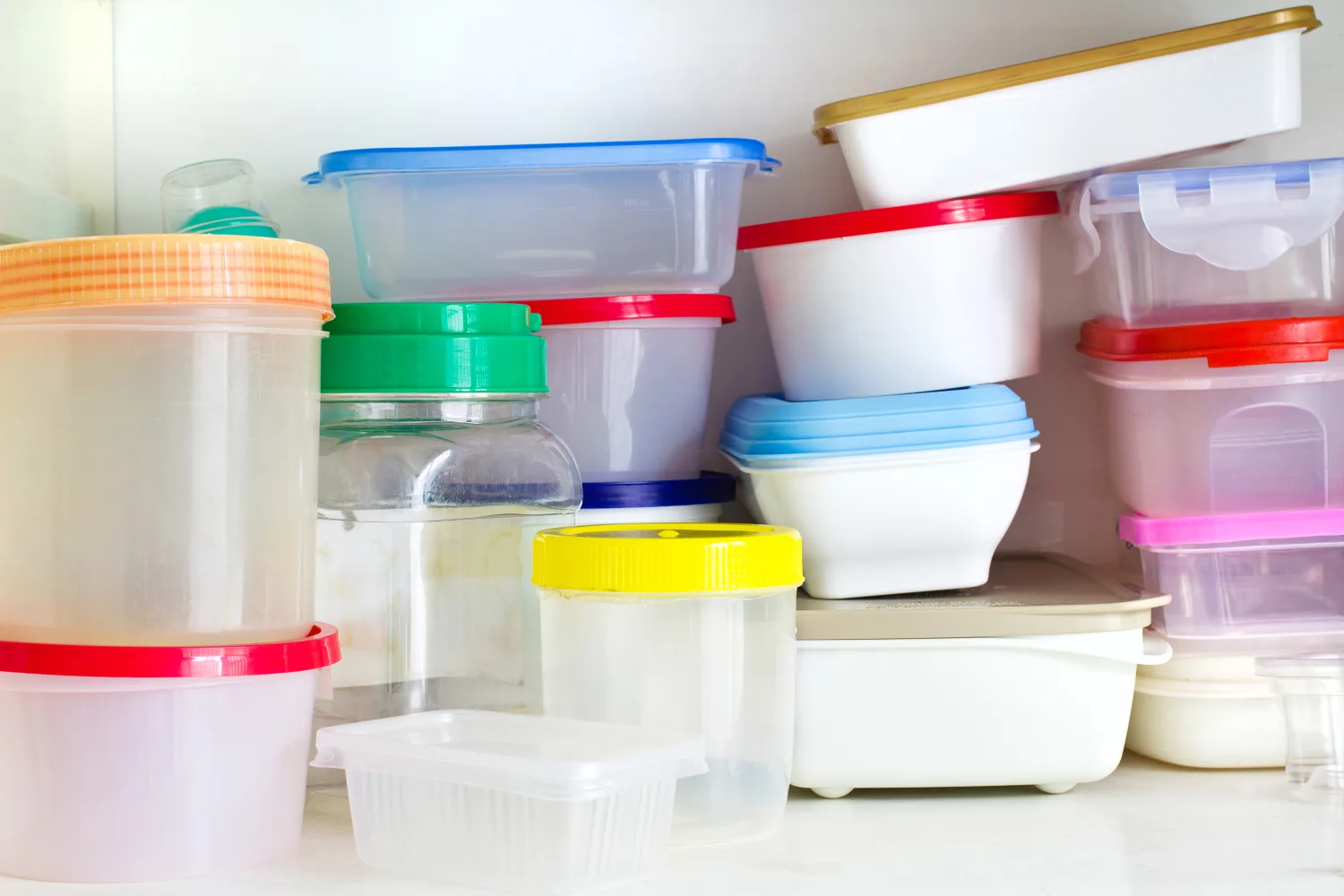 food-storage-containers-pile-tupperware