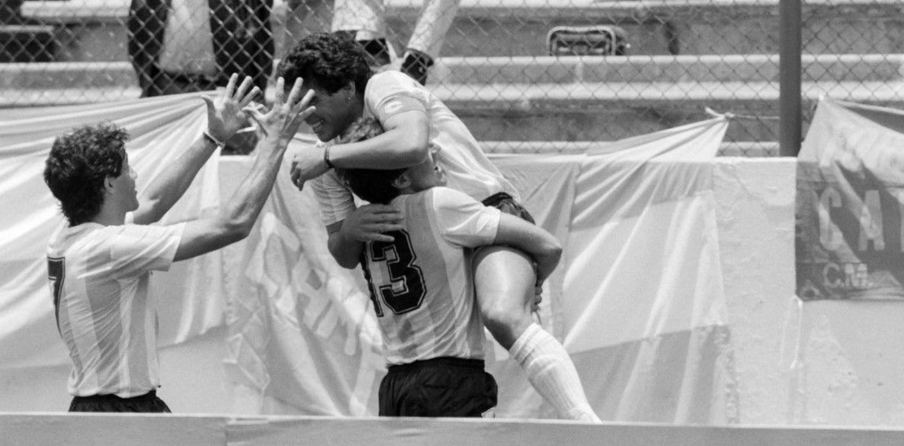 62521395-jorge-burruchaga-oscar-garre-i-diego-maradona