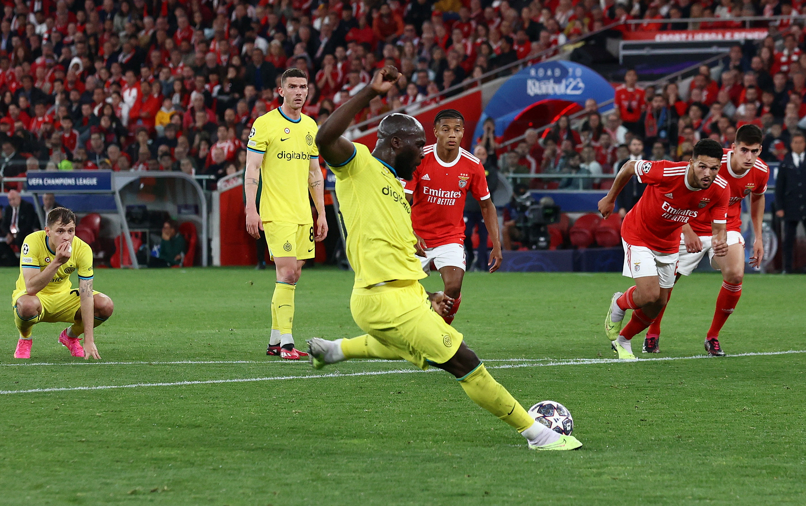 Champions League - Quarter Final - First Leg - Benfica v Inter Milan