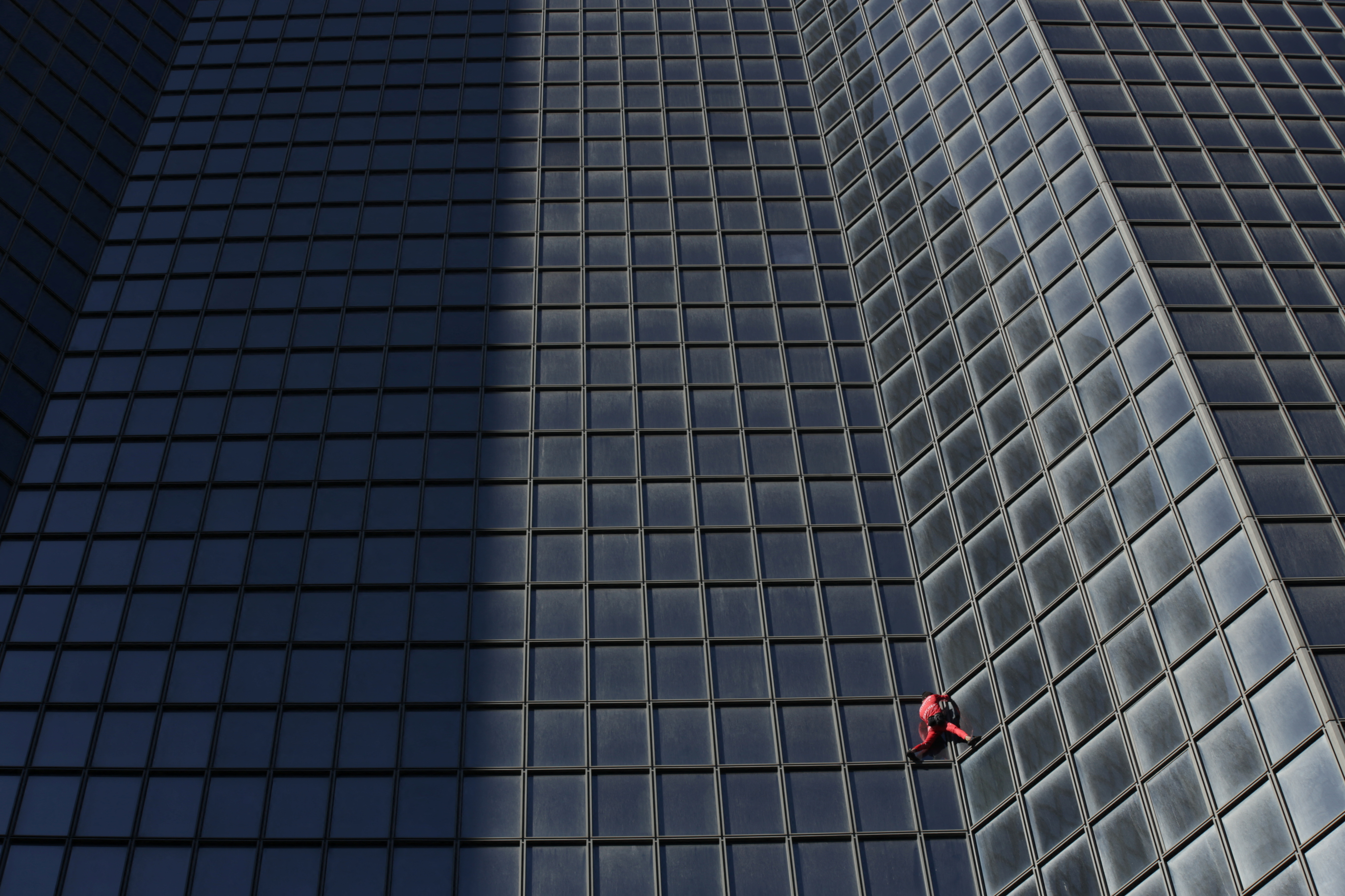 French Spiderman climbs in Paris