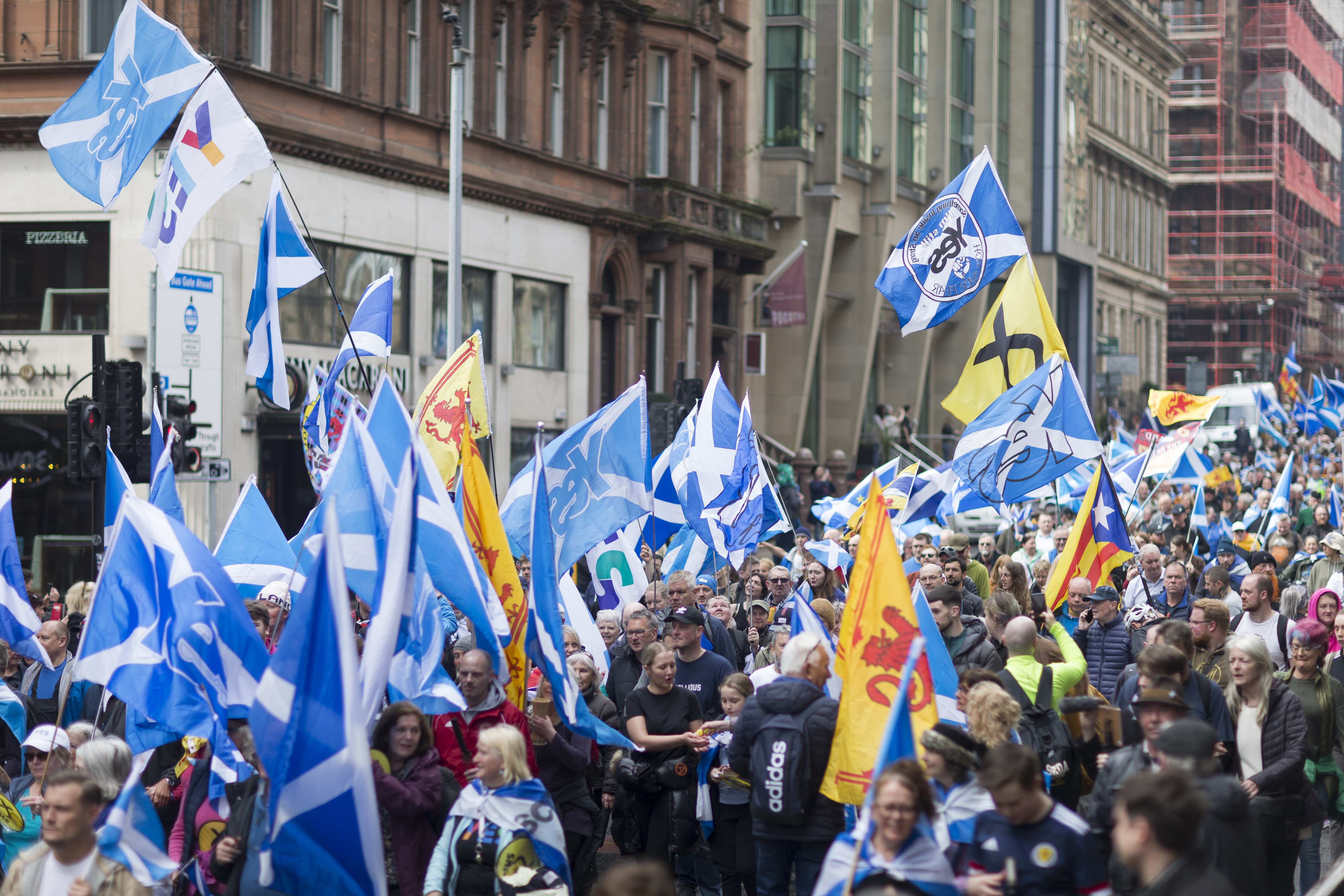 U Glasgowu protest za nezavisnost Škotske tokom krunisanja kralja Charlesa III