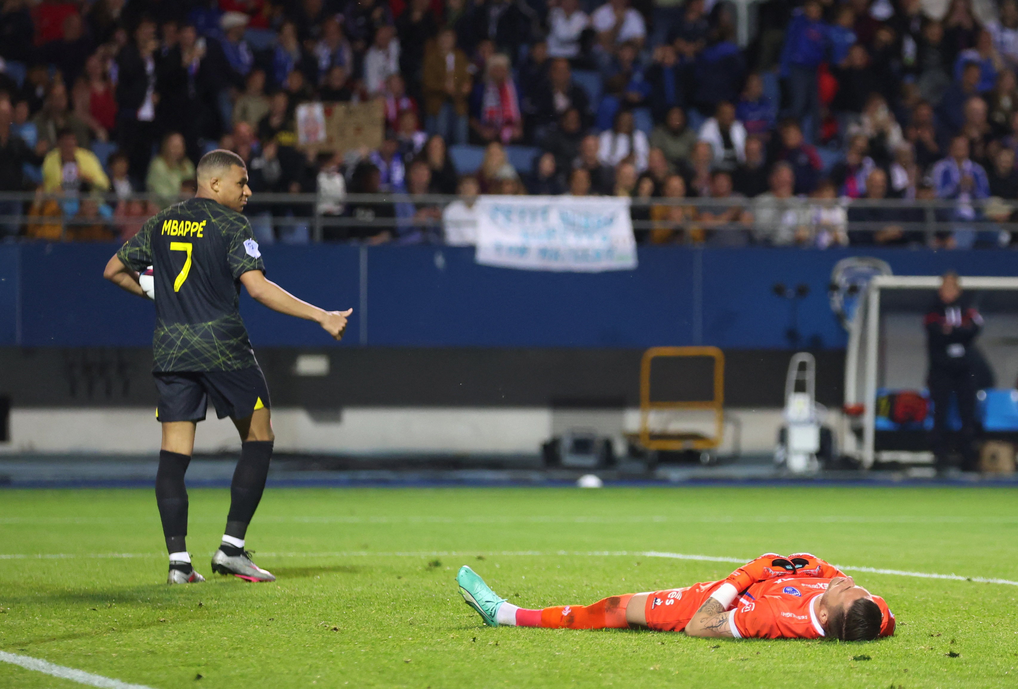 Ligue 1 - Troyes v Paris St. Germain