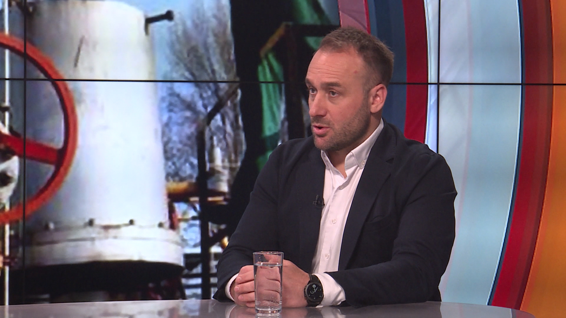 SA-.00_00_32_10.Still001