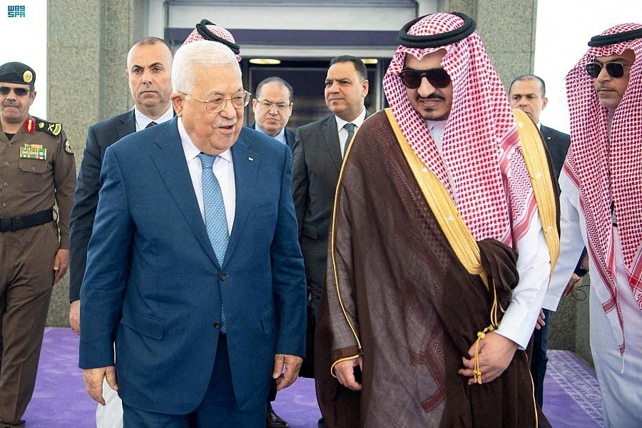 Governor of Mecca, Prince Badr bin Sultan bin Abdulaziz Al-Saud receives Palestinian President Mahmoud Abbas upon his arrival in Jeddah