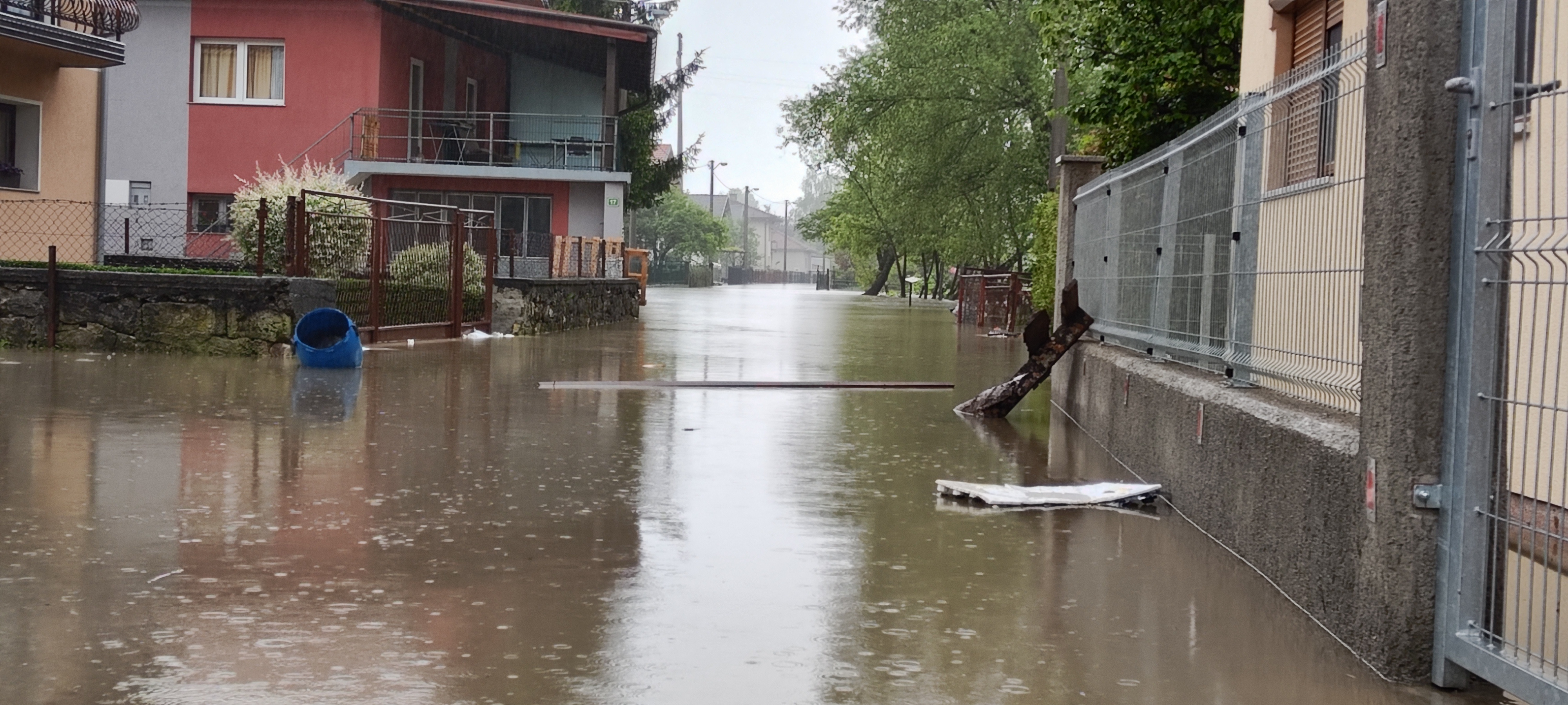 Bihać: Vodostaji Sane i Une rastu, voda i u objektima za stanovanje