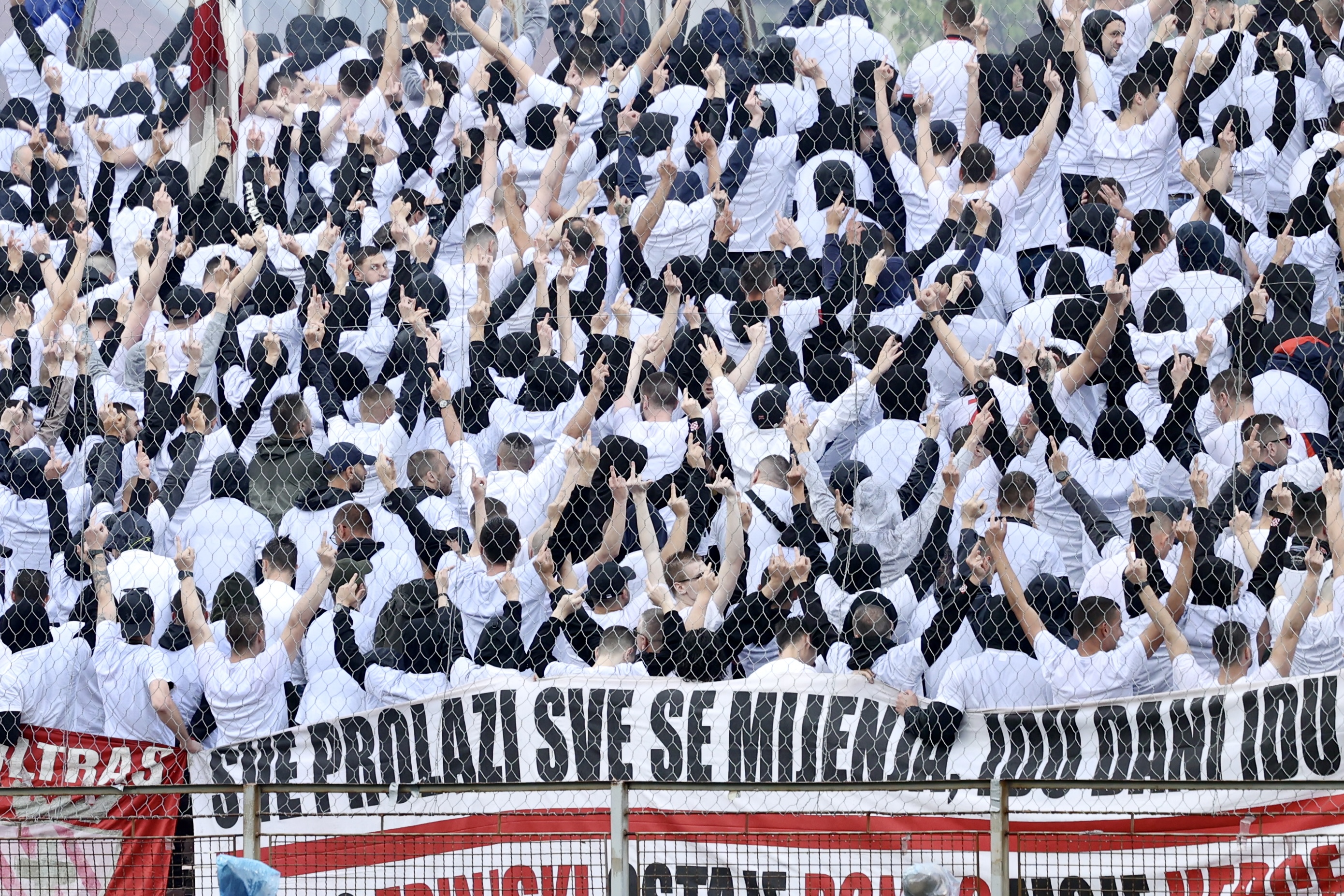 Navijači Zrinjskog- nepoštovanje himne (finale Kupa BiH) 1