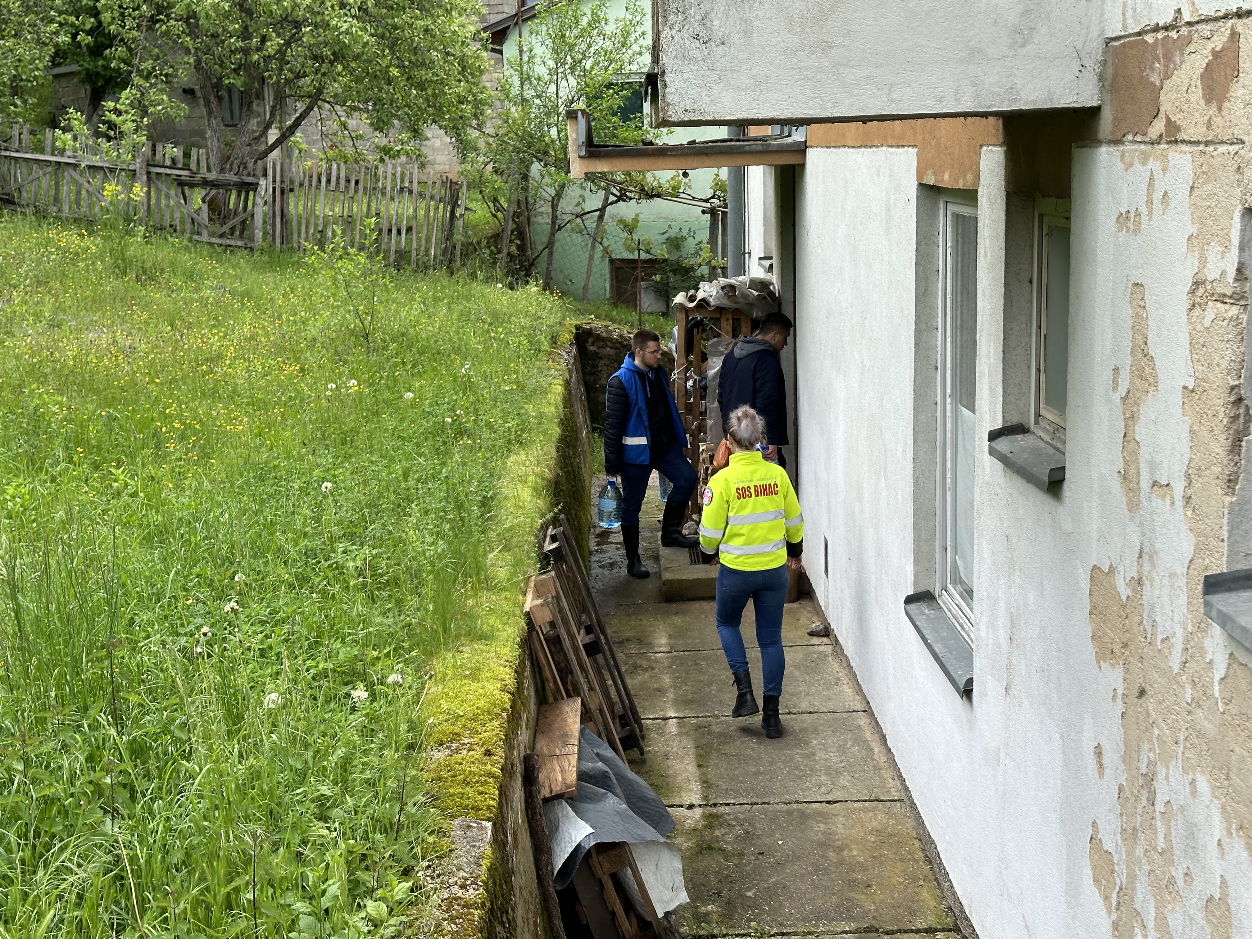 Volonteri organizacije SOS Bihać svijetla tačka u svakoj nesreći