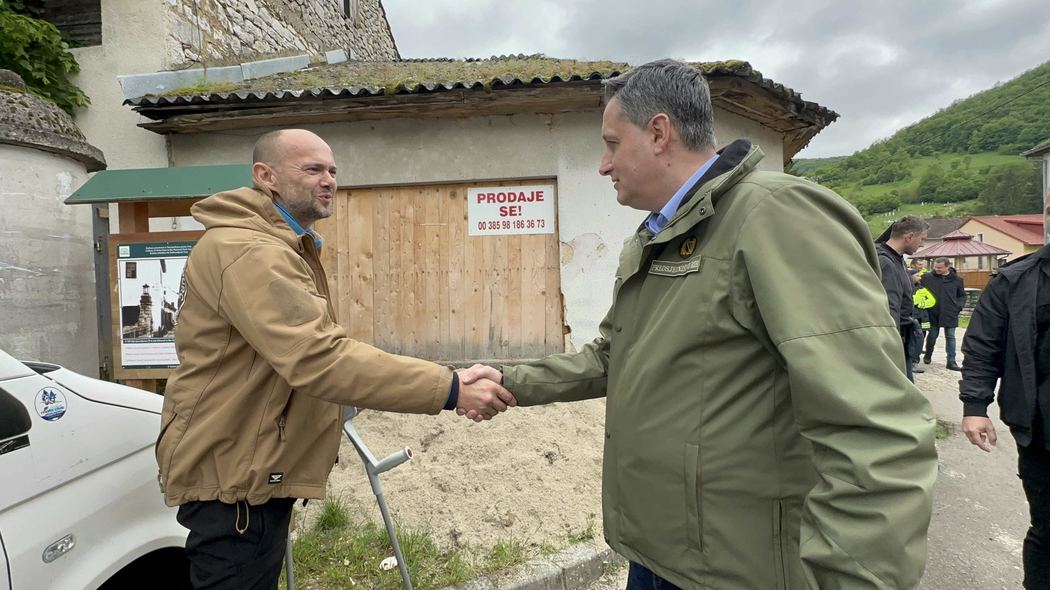 Volonteri organizacije SOS Bihać svijetla tačka u svakoj nesreći