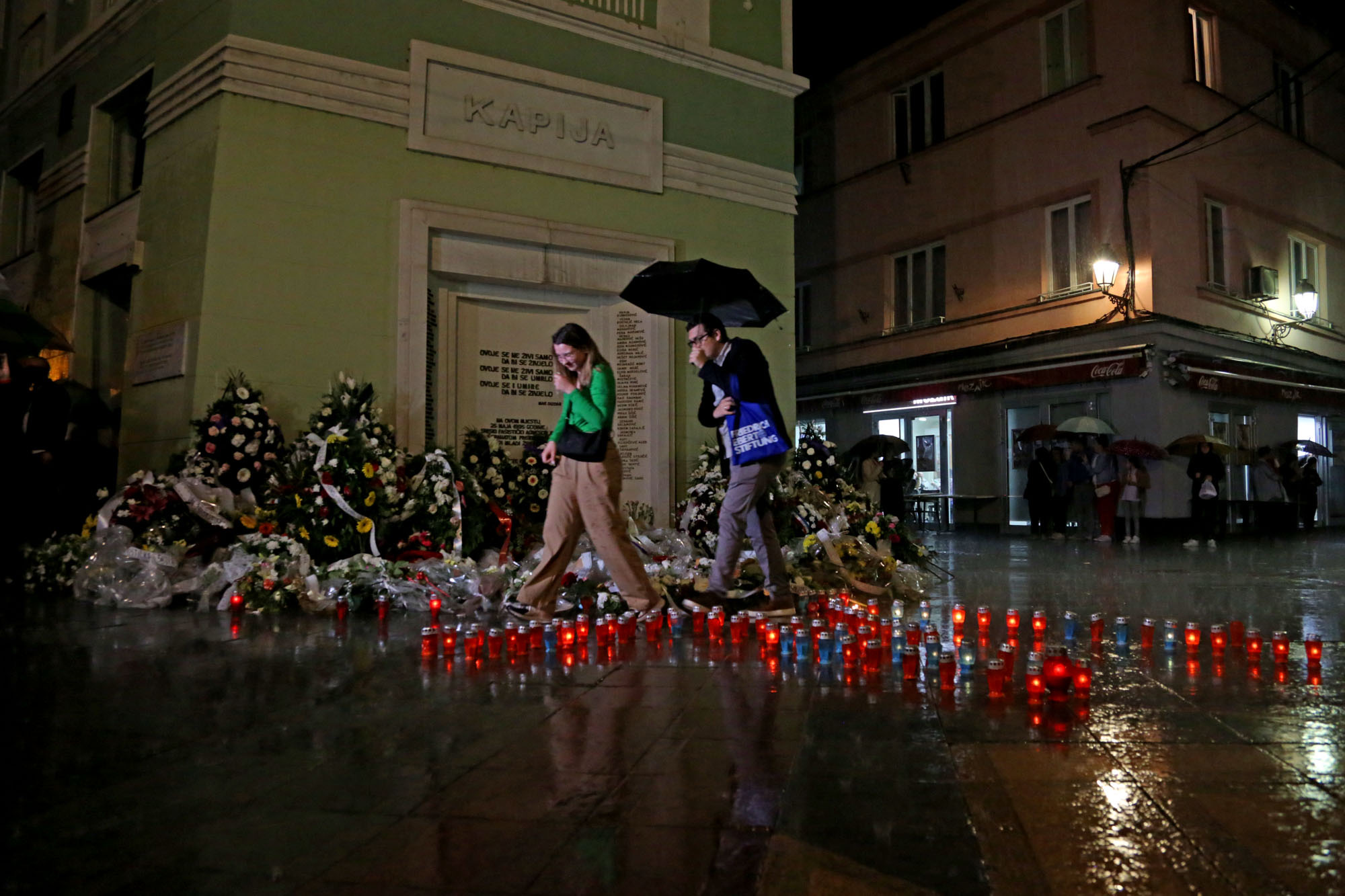 Tuzla: Sirene u 20.55 sati obilježile godišnjicu masakra na Kapiji
