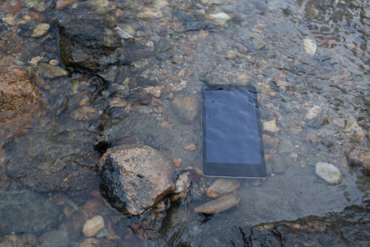 Smart,Phone,Underwater