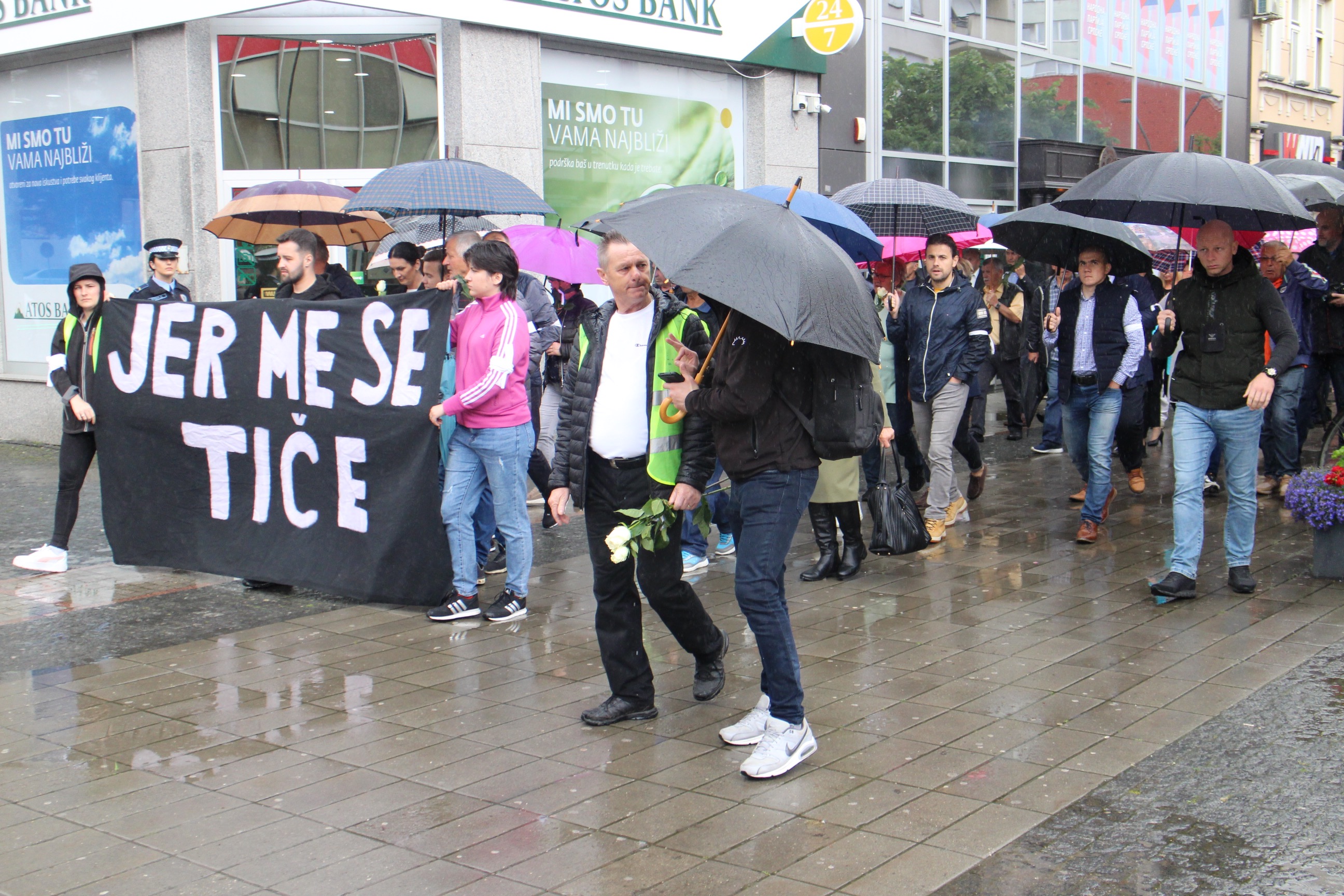 Dan bijelih traka obilježen u Prijedoru: Apel za izgradnju spomenika za 102 ubijene prijedorske djece