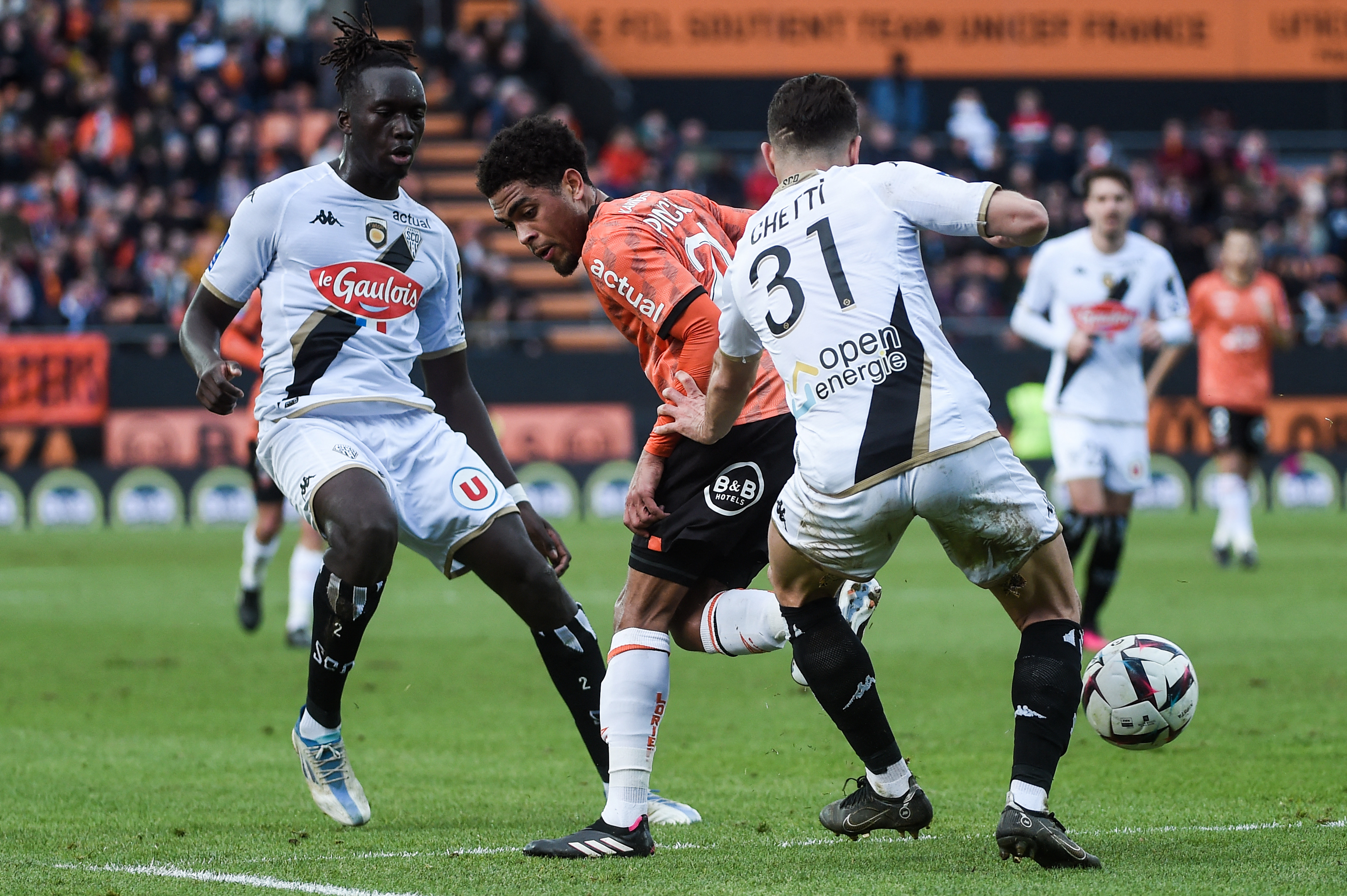FBL-FRA-LIGUE1-LORIENT-ANGERS