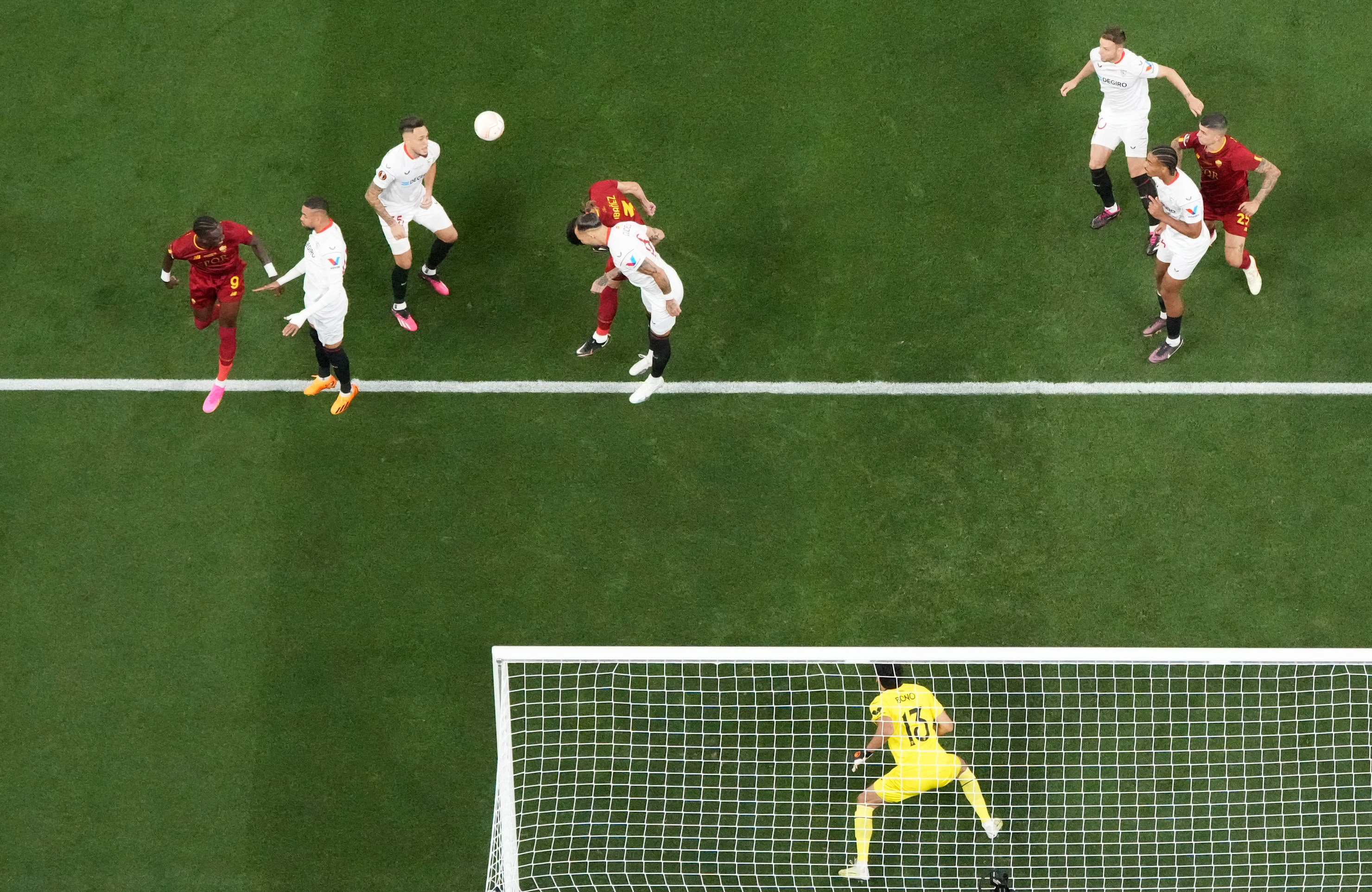 REUTERS/Bernadett Szabo