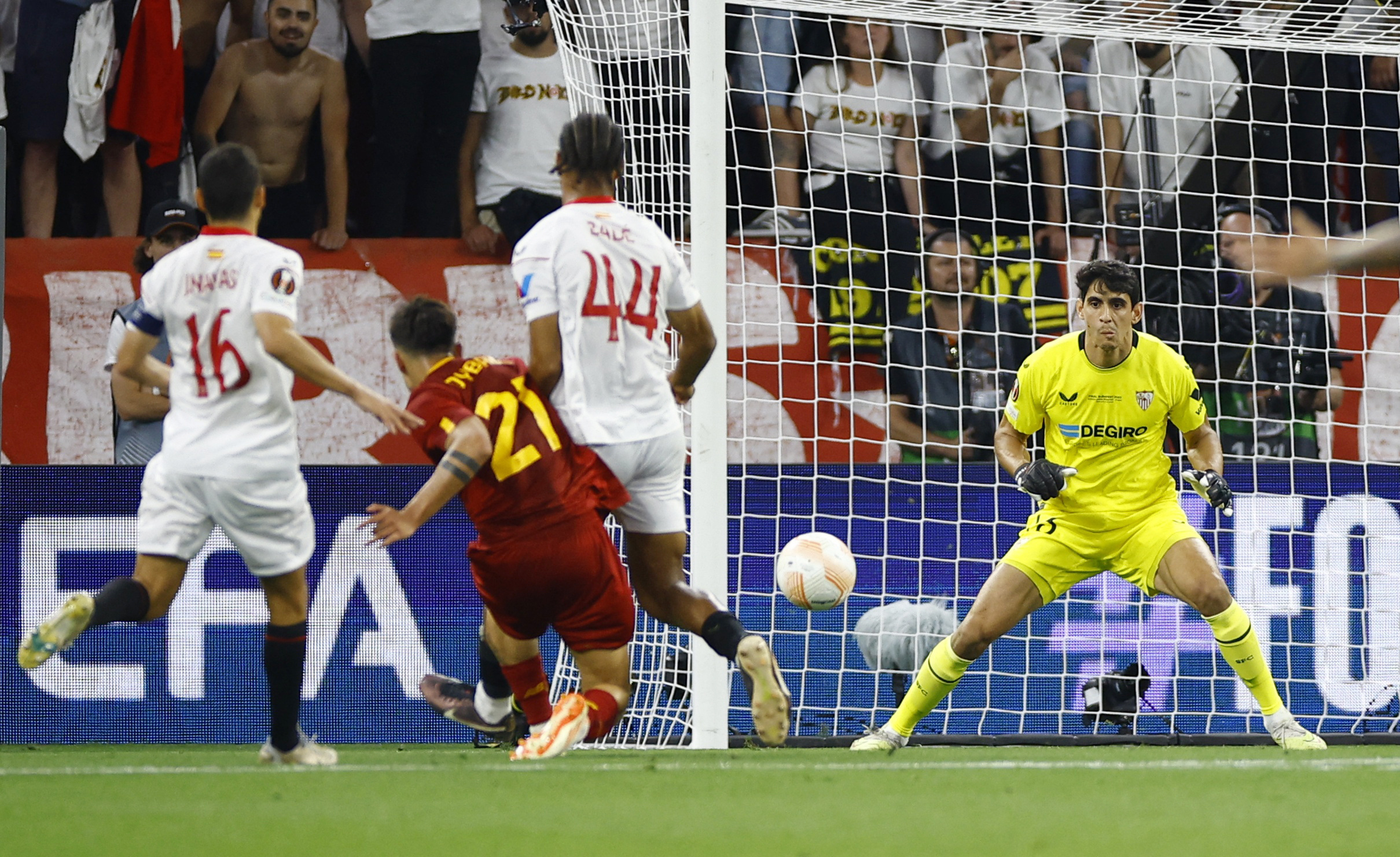 REUTERS/Bernadett Szabo