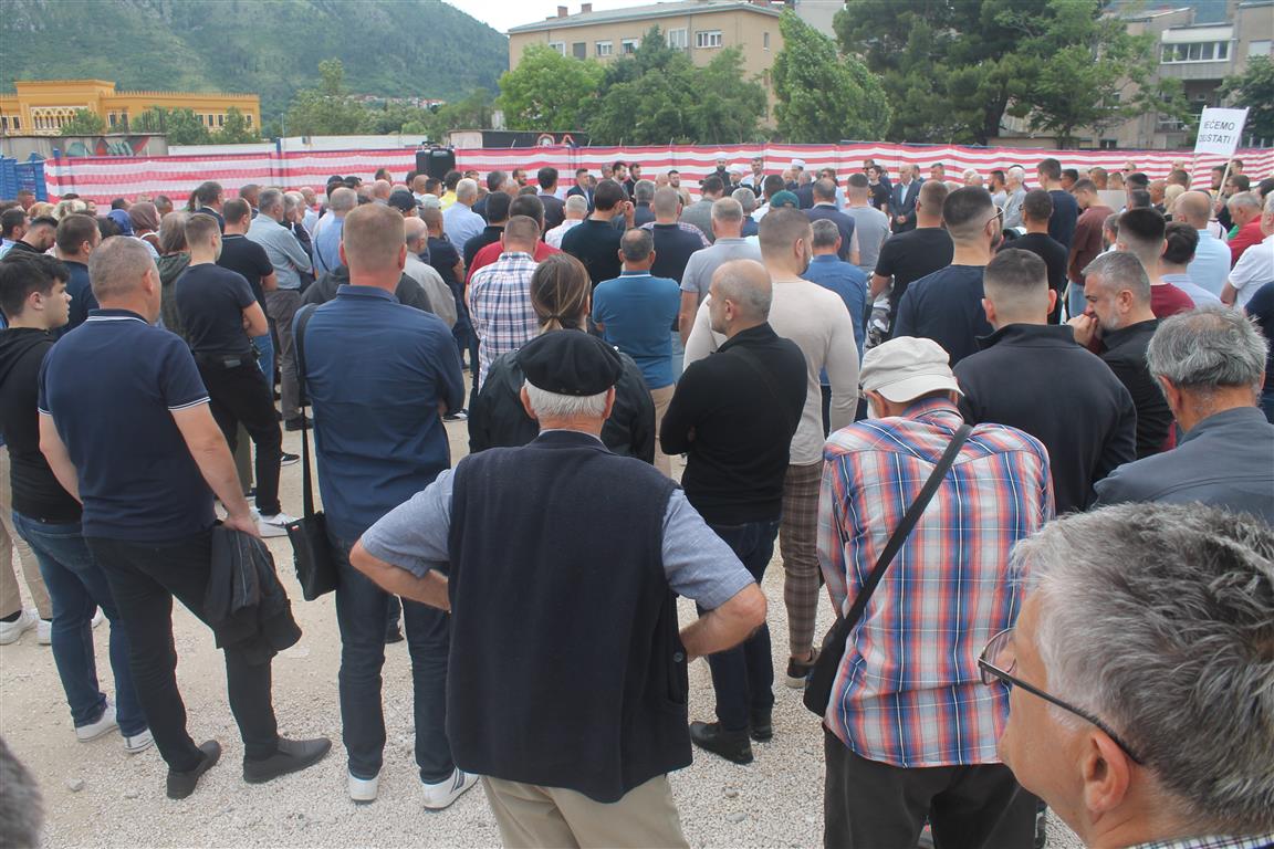 Mostar: Muftija Dedović na mirnim protestima poručio da Bošnjaci neće pristati na diskriminaciju