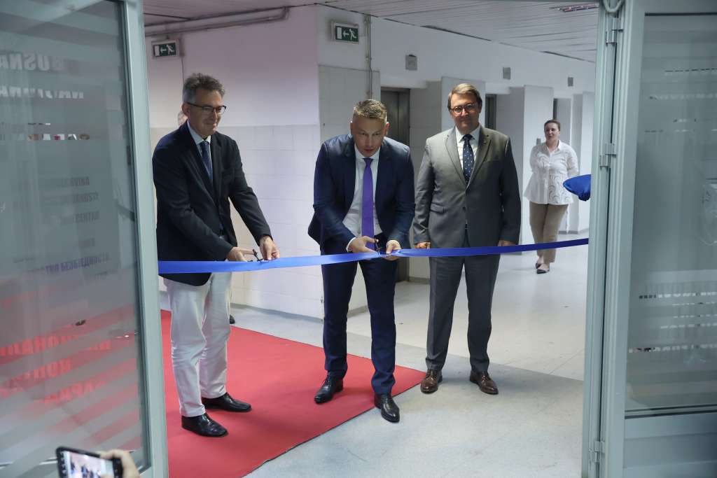 l_d2c02e724a8aed8904f9de08bb604efe